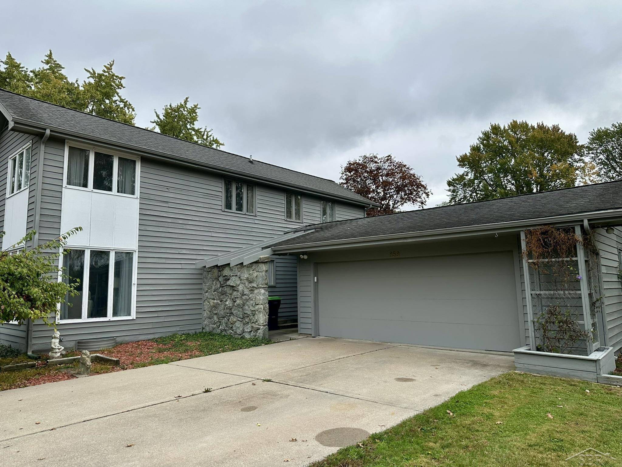 Saginaw, MI 48638,859 Foxboro RD