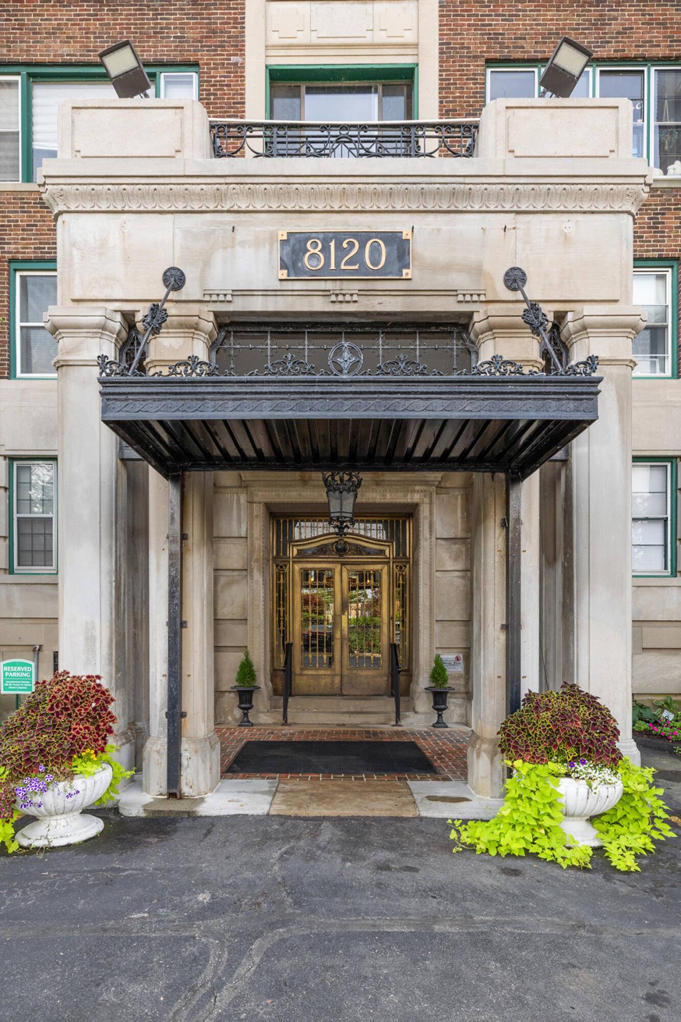 Detroit, MI 48214,8120 E Jefferson AVE #7C