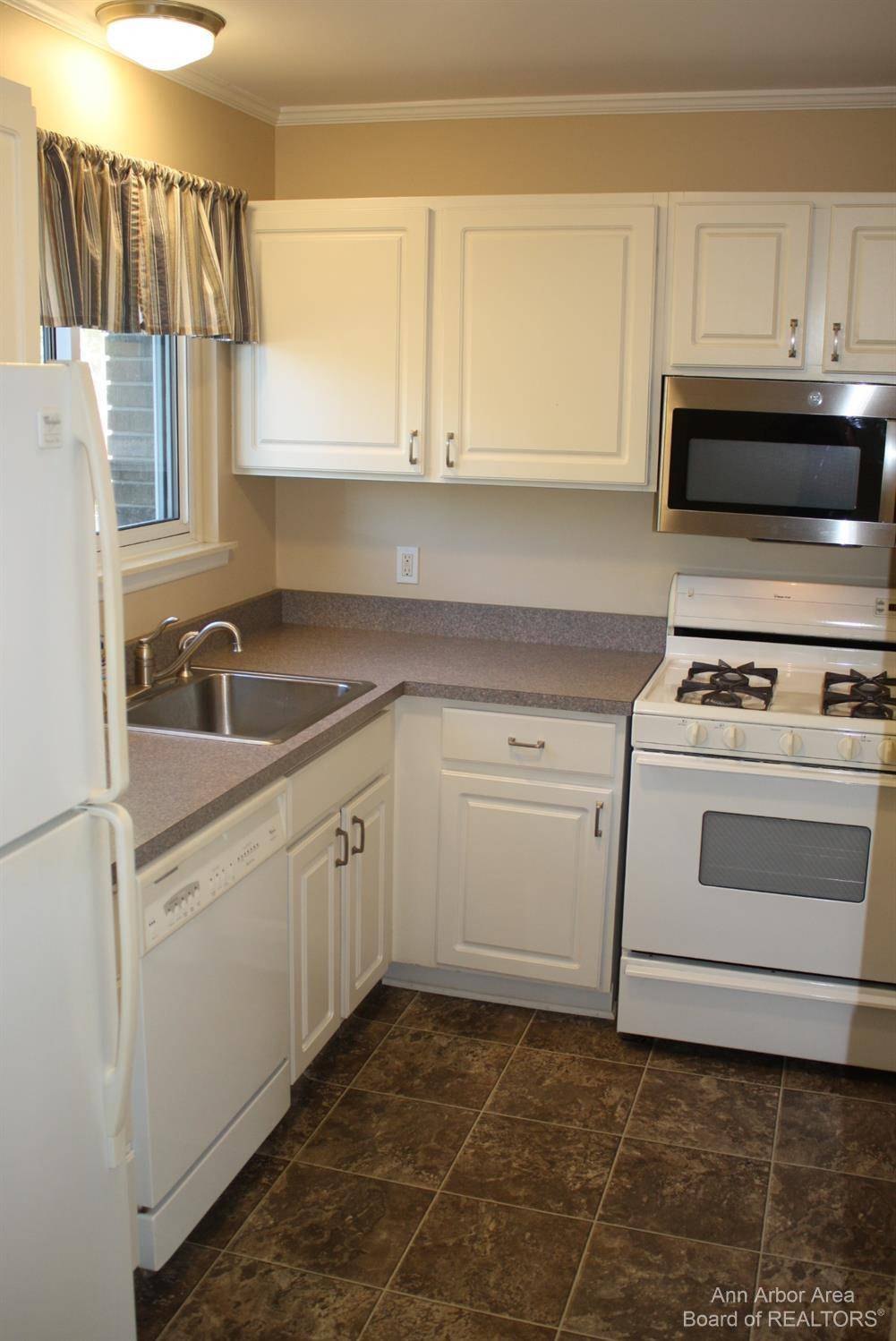 Saline, MI 48176,356 Hartman LN