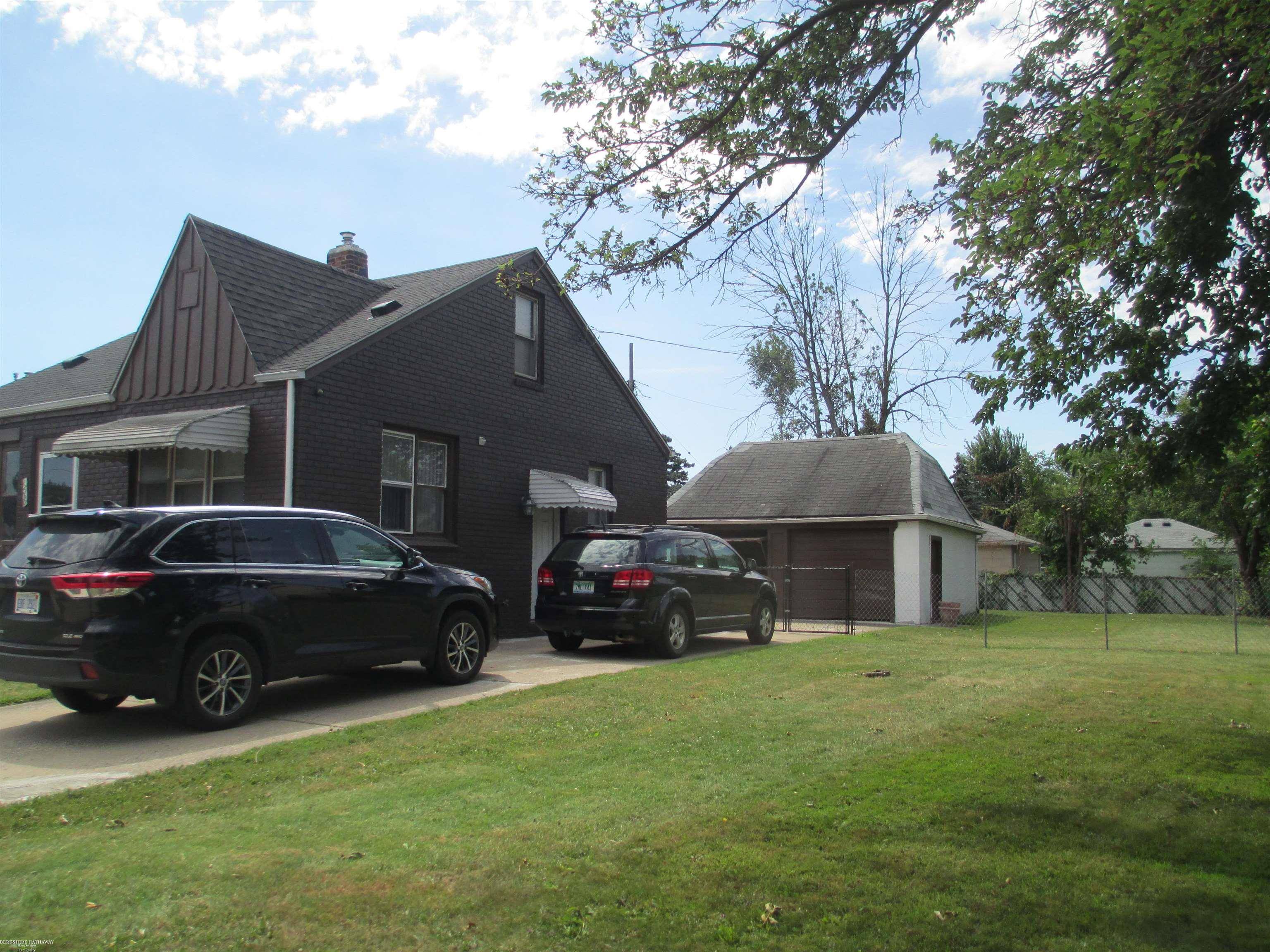 Roseville, MI 48066,17390 E 12 Mile Rd