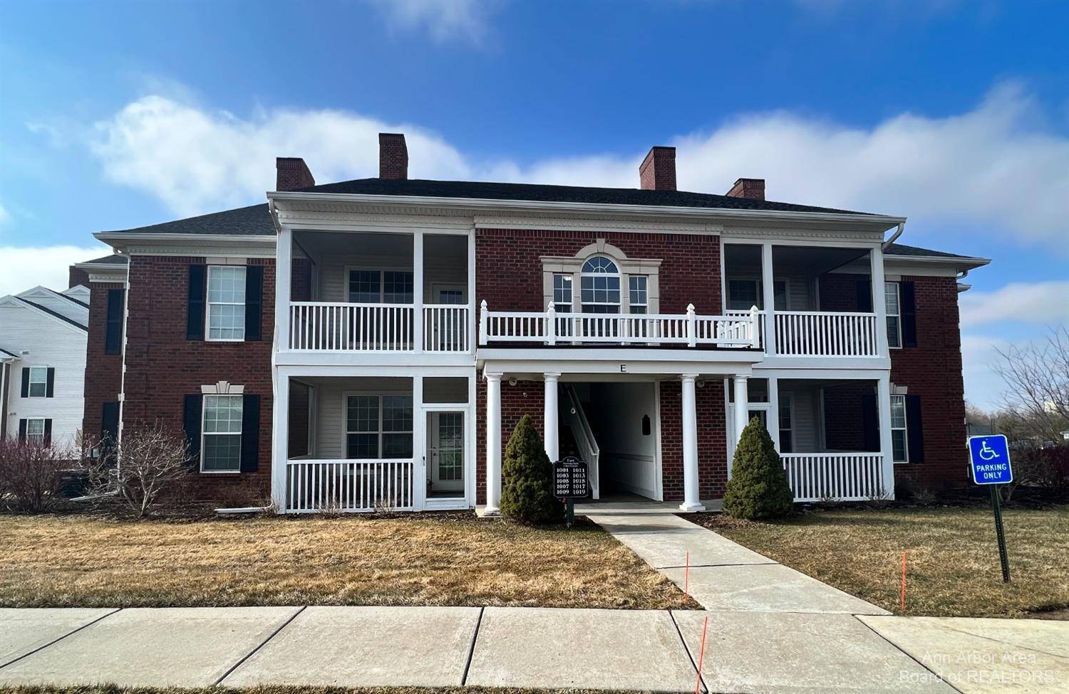 Ann Arbor, MI 48103,1007 E Summerfield Glen CIR