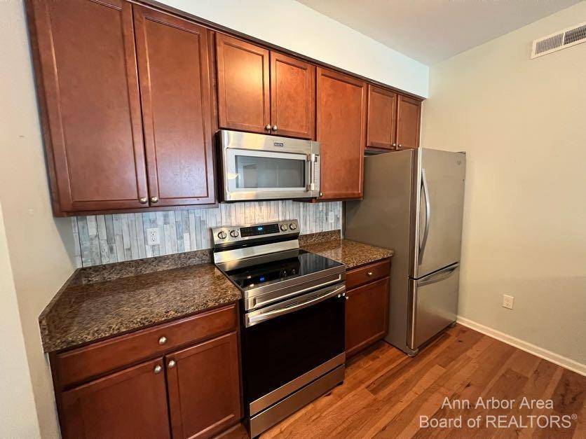 Ann Arbor, MI 48103,1007 E Summerfield Glen CIR