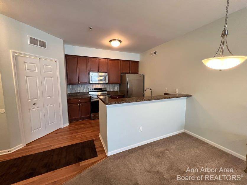 Ann Arbor, MI 48103,1007 E Summerfield Glen CIR