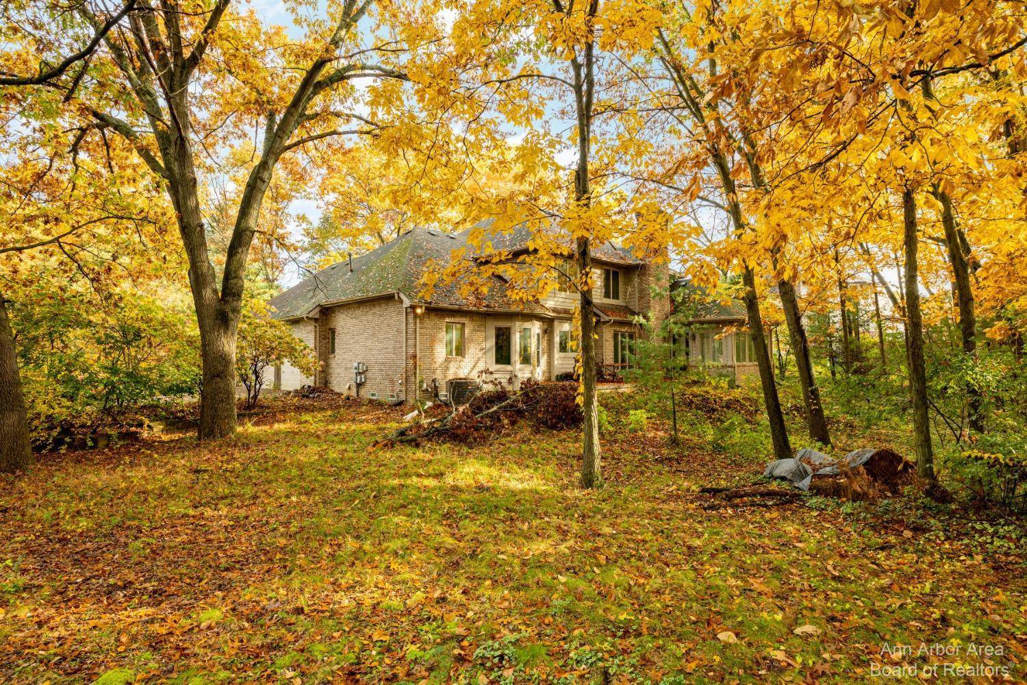 Pinckney, MI 48169,9966 Rolling Greens DR