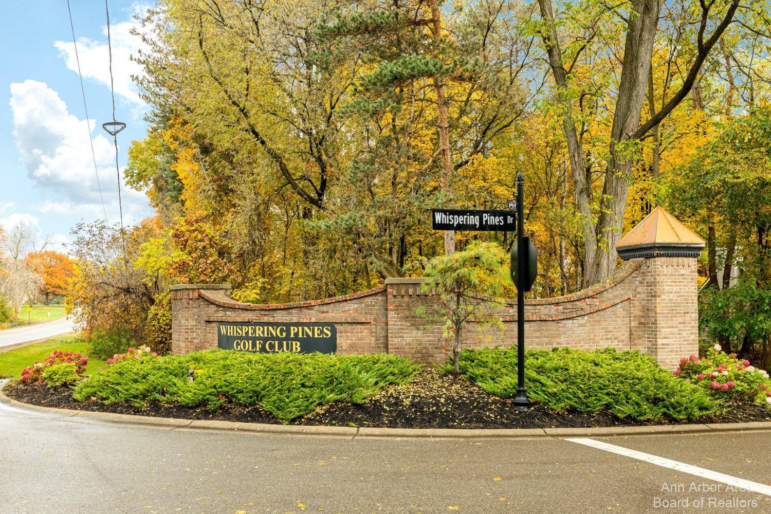 Pinckney, MI 48169,9966 Rolling Greens DR