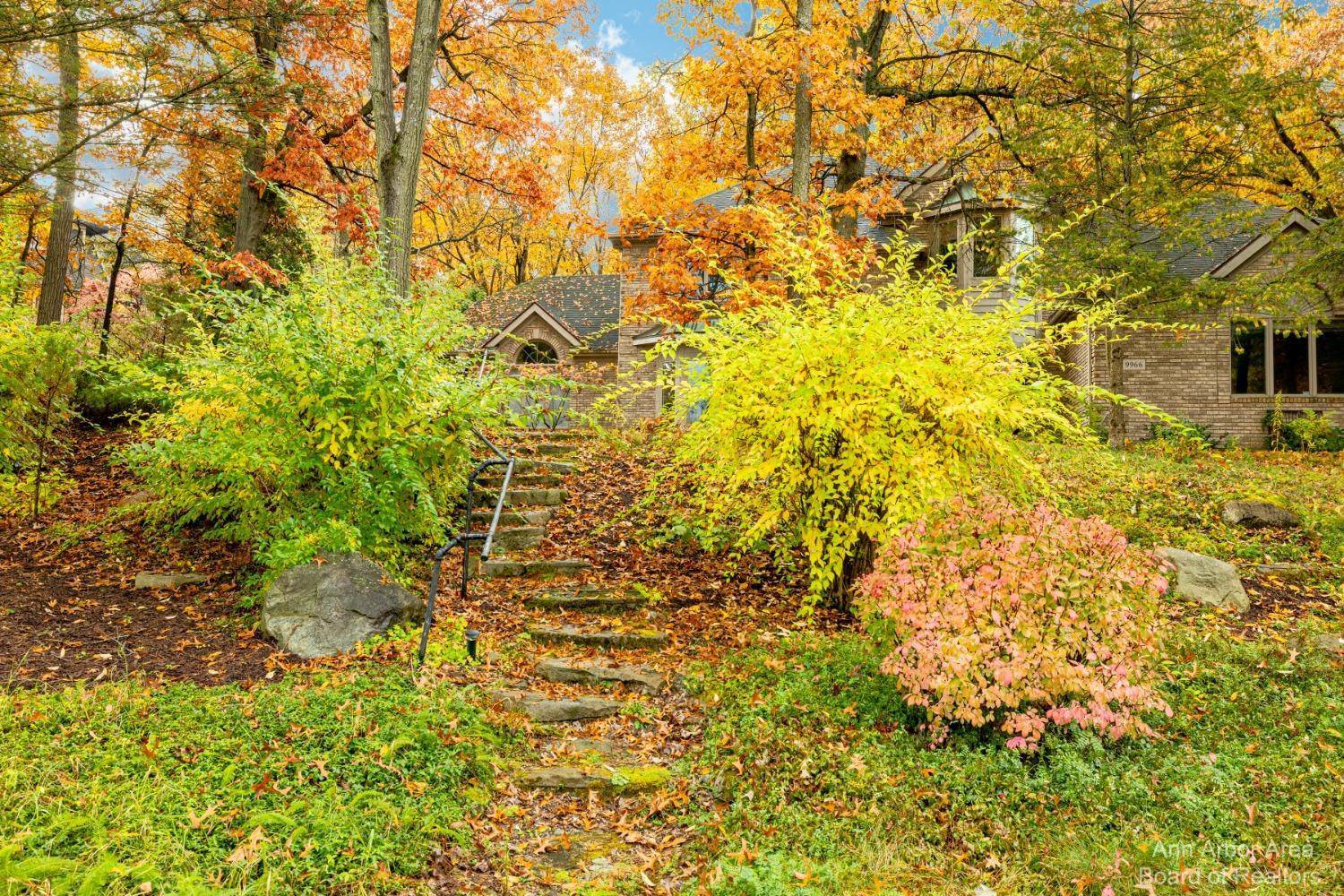 Pinckney, MI 48169,9966 Rolling Greens DR