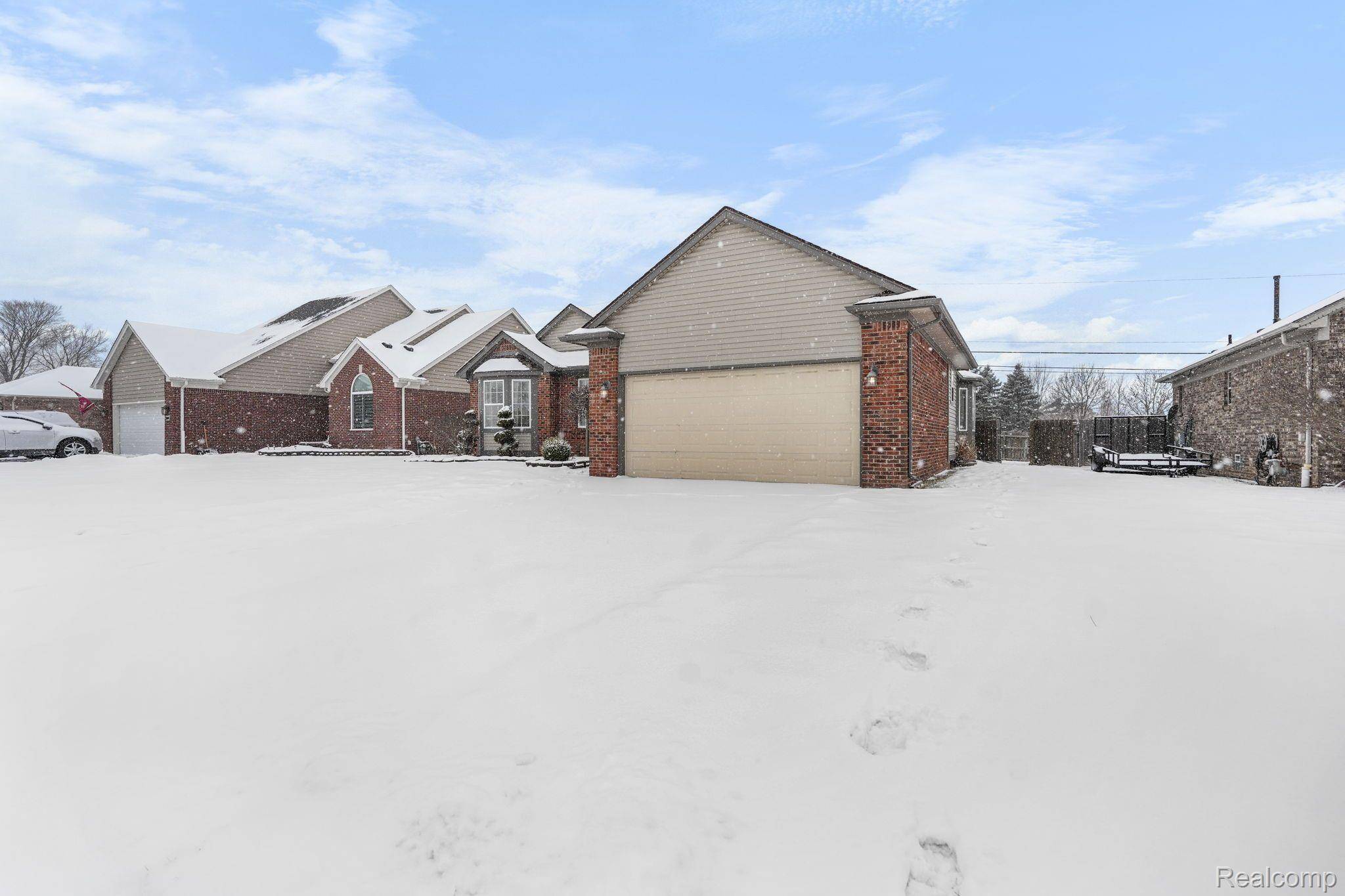 Chesterfield, MI 48047,52033 HICKORY DR