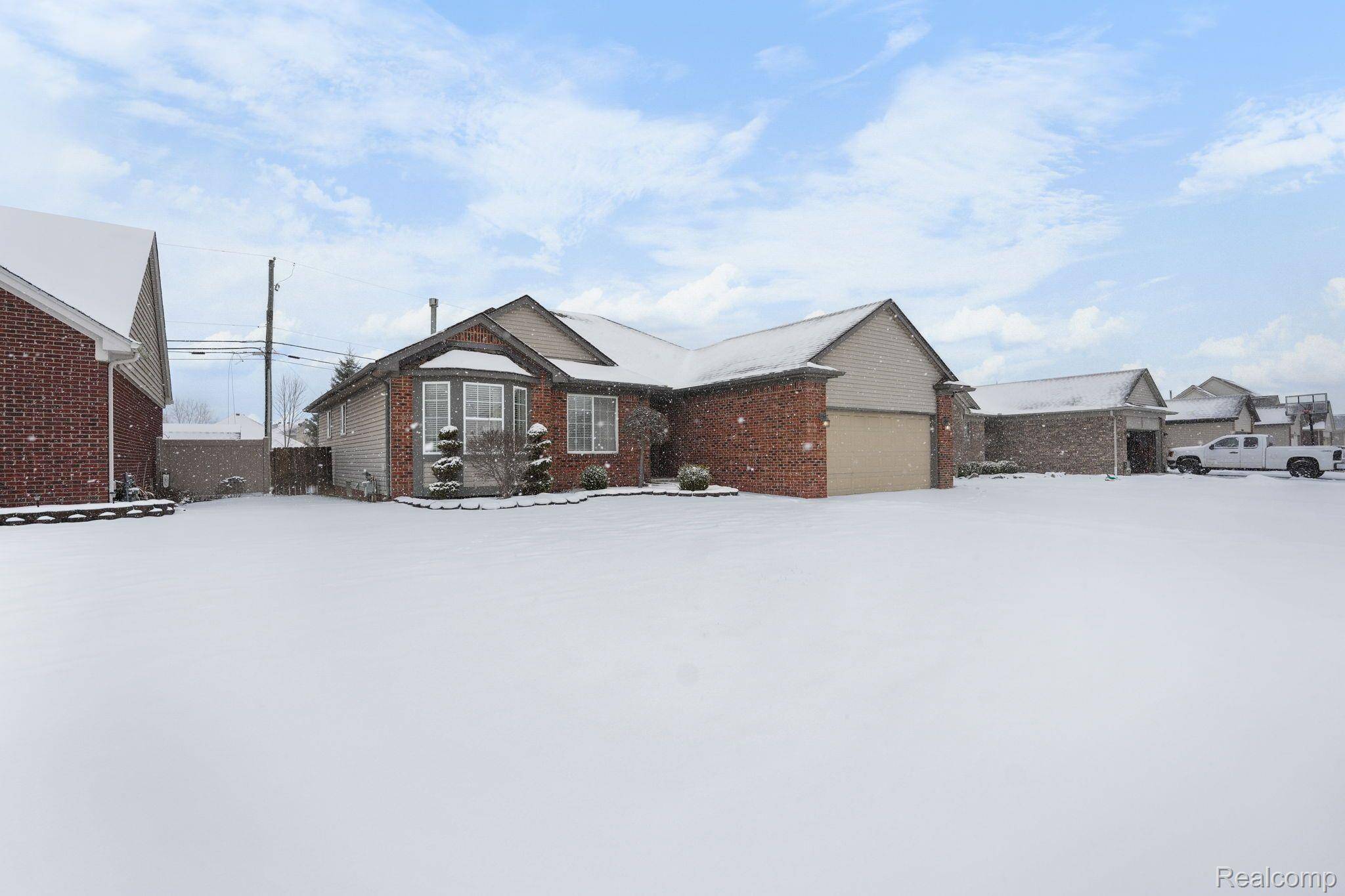 Chesterfield, MI 48047,52033 HICKORY DR