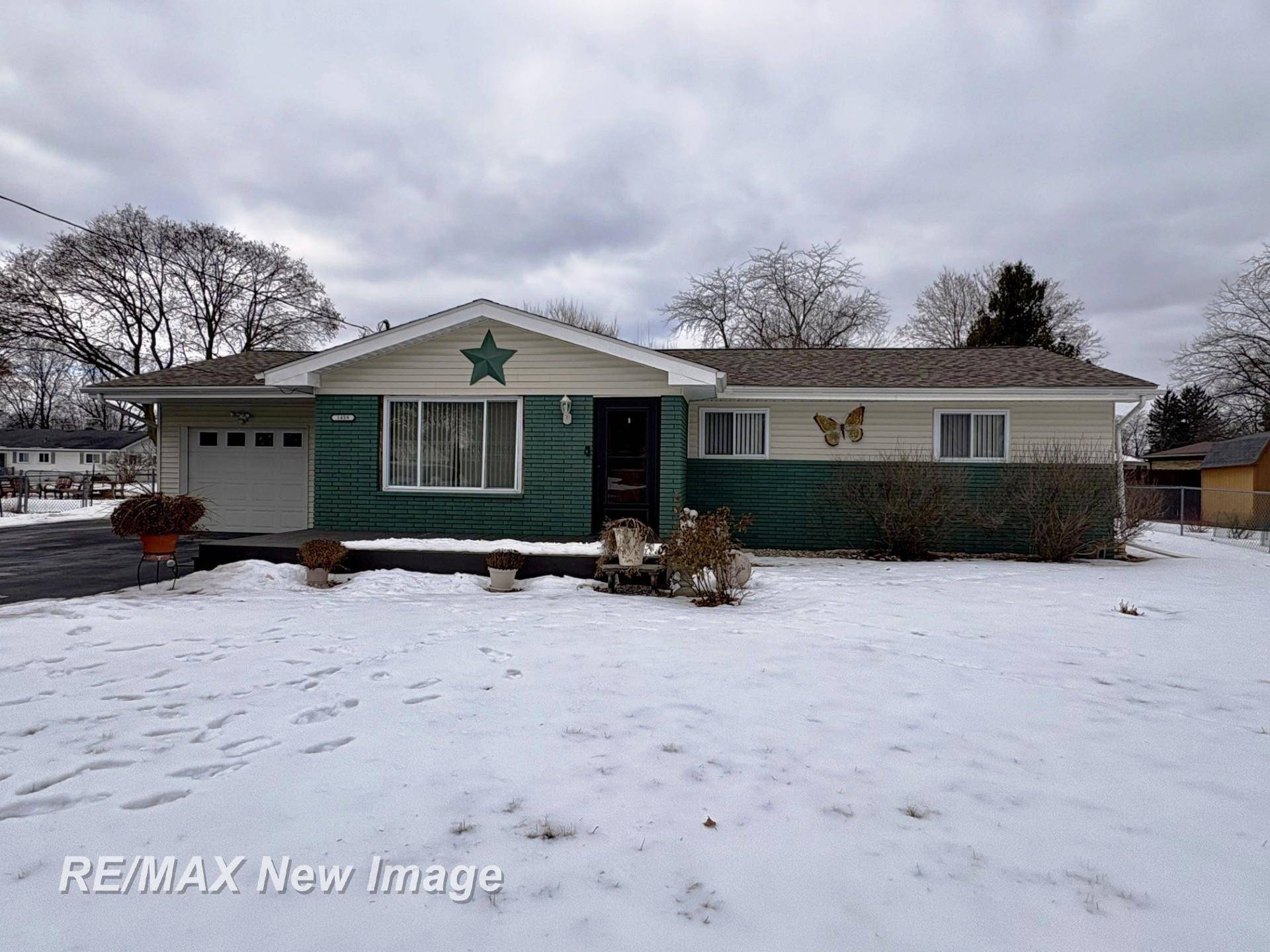 Saginaw, MI 48638,1459 Dover PL