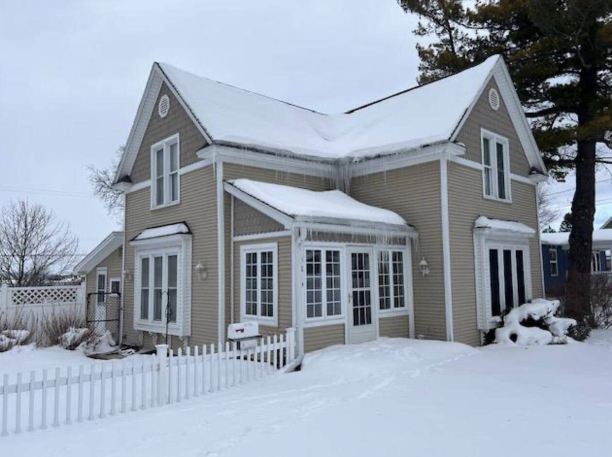 Boyne City, MI 49712,419 N Park ST