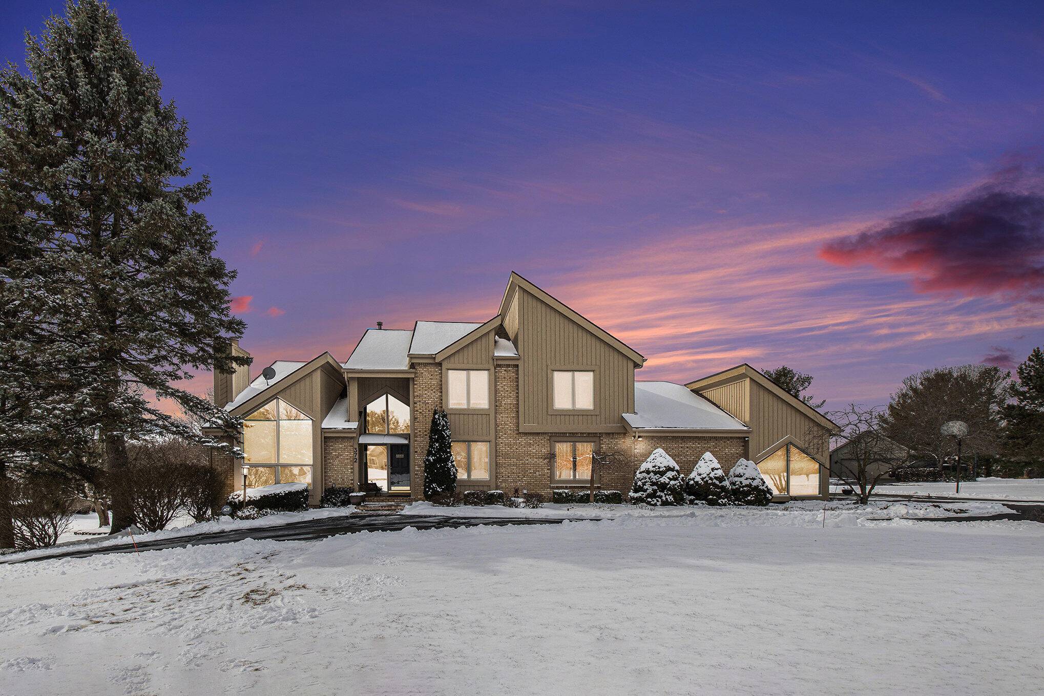 Saline, MI 48176,372 Crestway CT