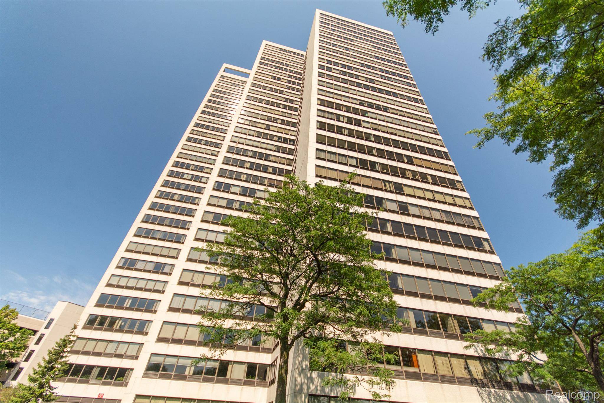 Detroit, MI 48226,1001 W JEFFERSON AVE #300/16G