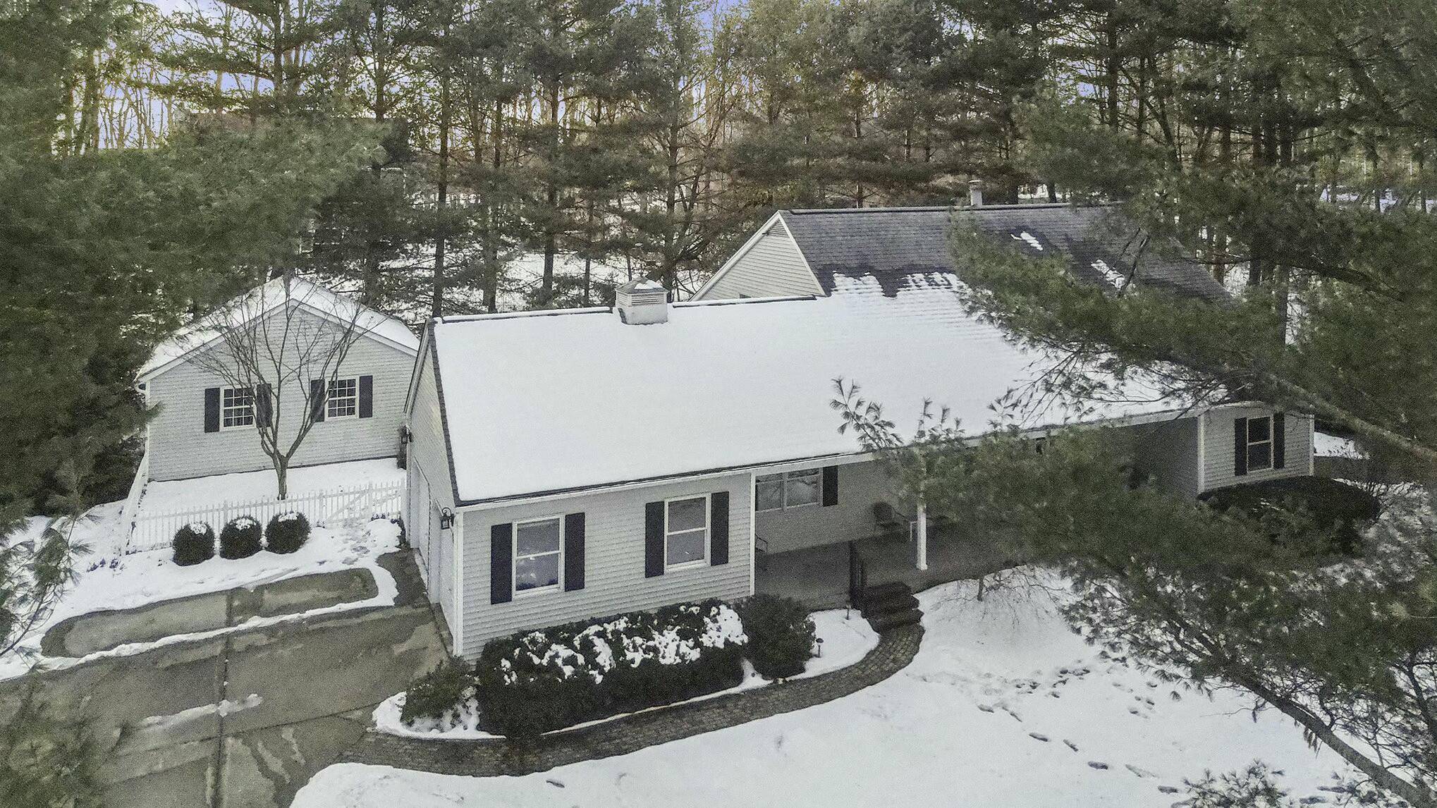 Saline, MI 48176,9614 Whispering Pines CT