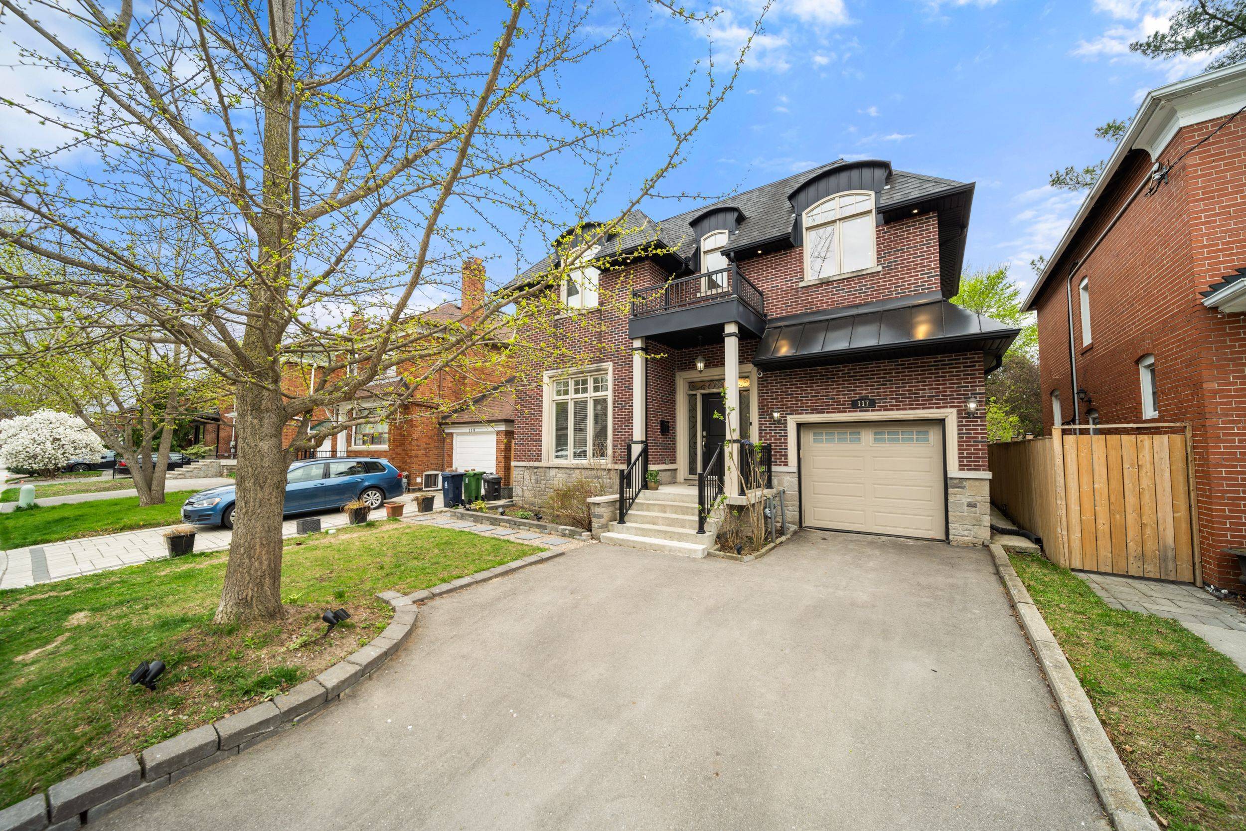 Toronto E03, ON M4B 1R6,117 Parkview Hill CRES