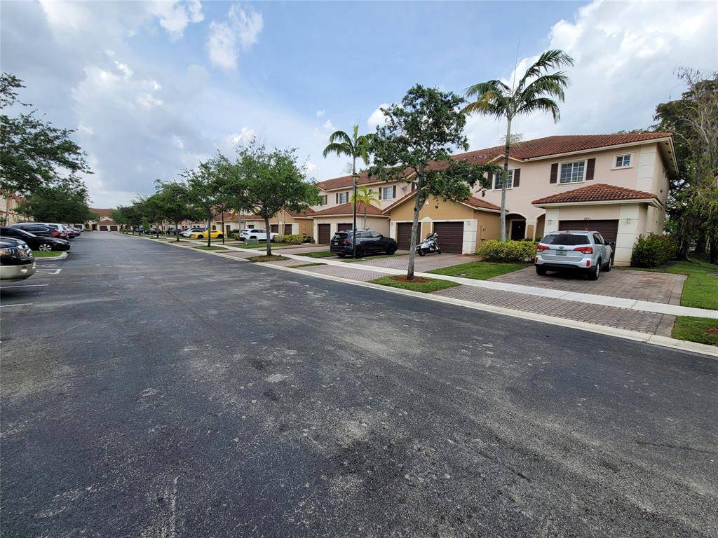 Tamarac, FL 33321,8853 N Isles Cir #8853