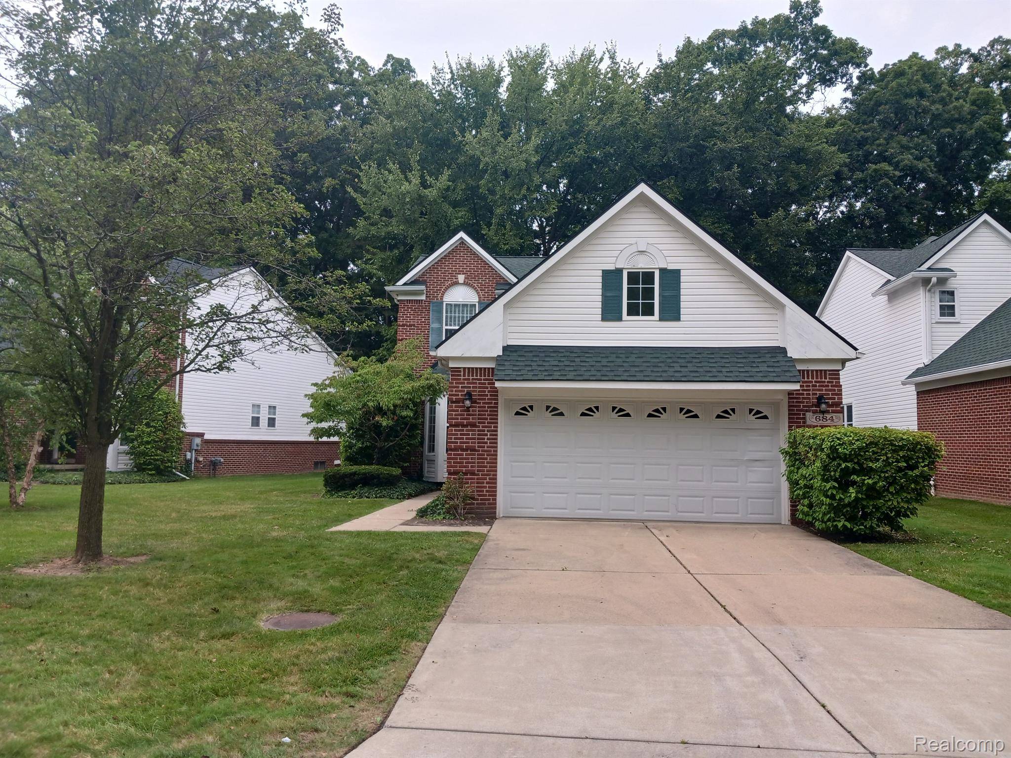 Wixom, MI 48393,684 SHADY MAPLE DR