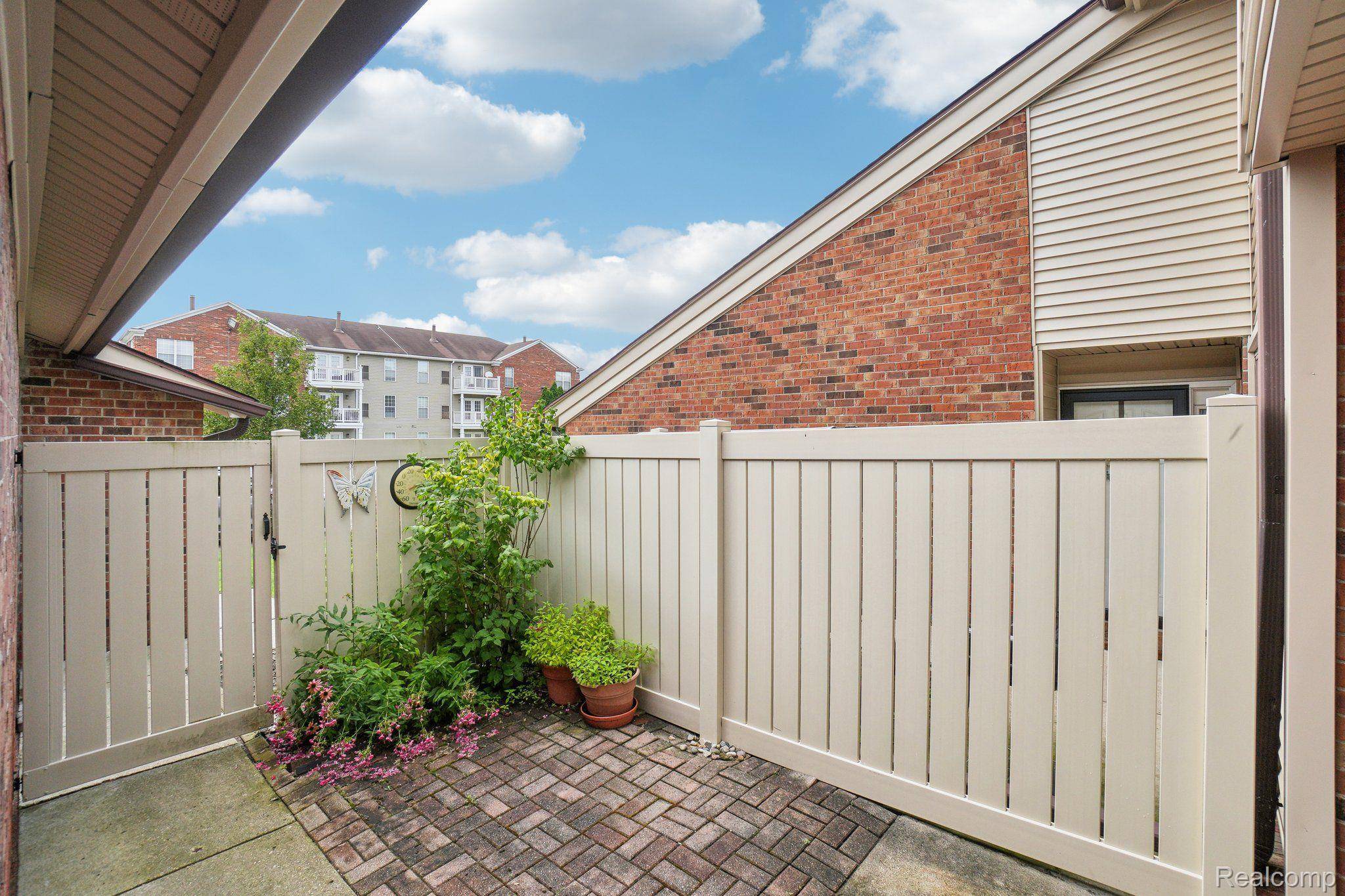 Southfield, MI 48034,29053 TIFFANY DR W