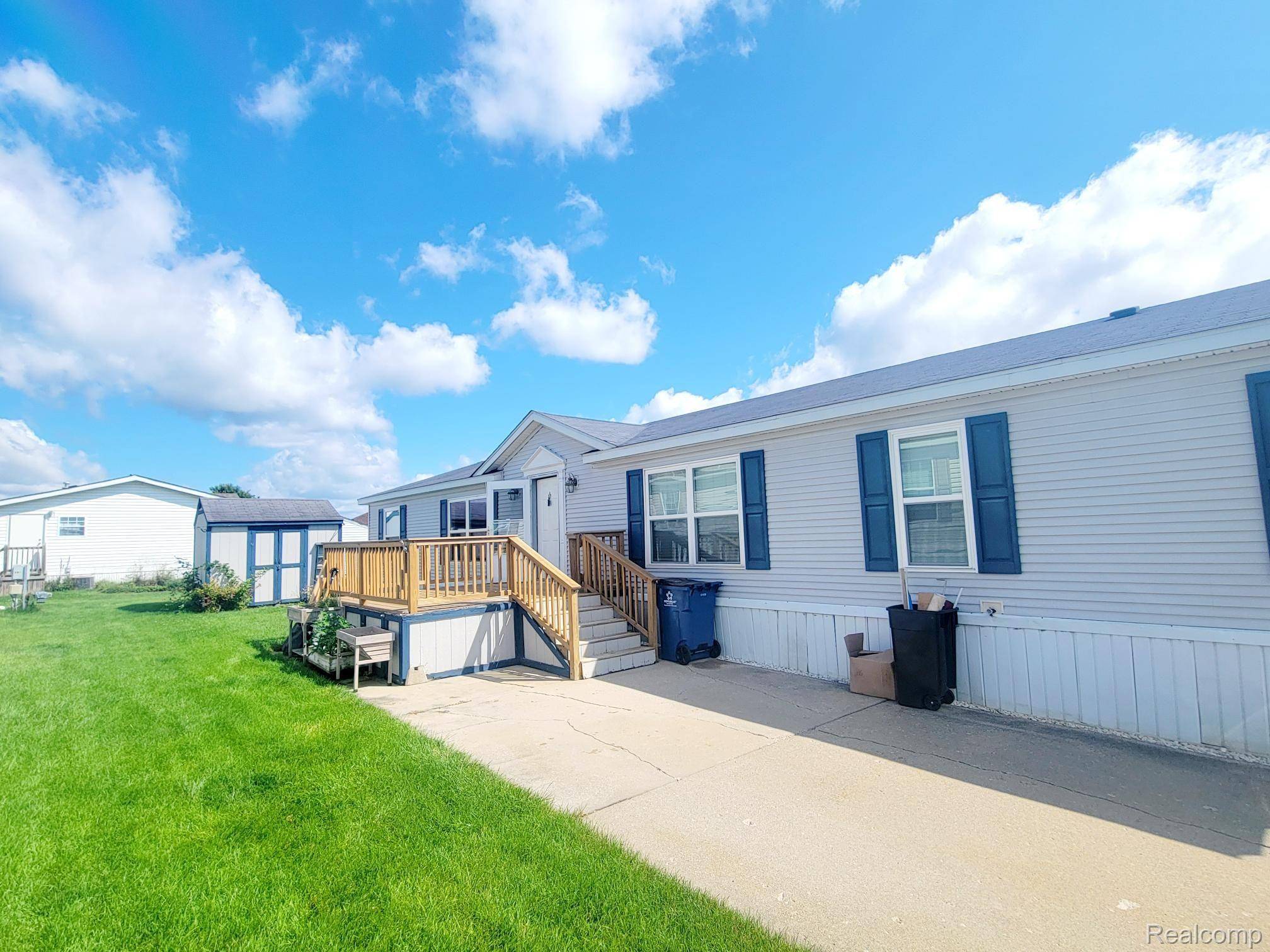 Grand Blanc, MI 48439,384 Hunt Club DR