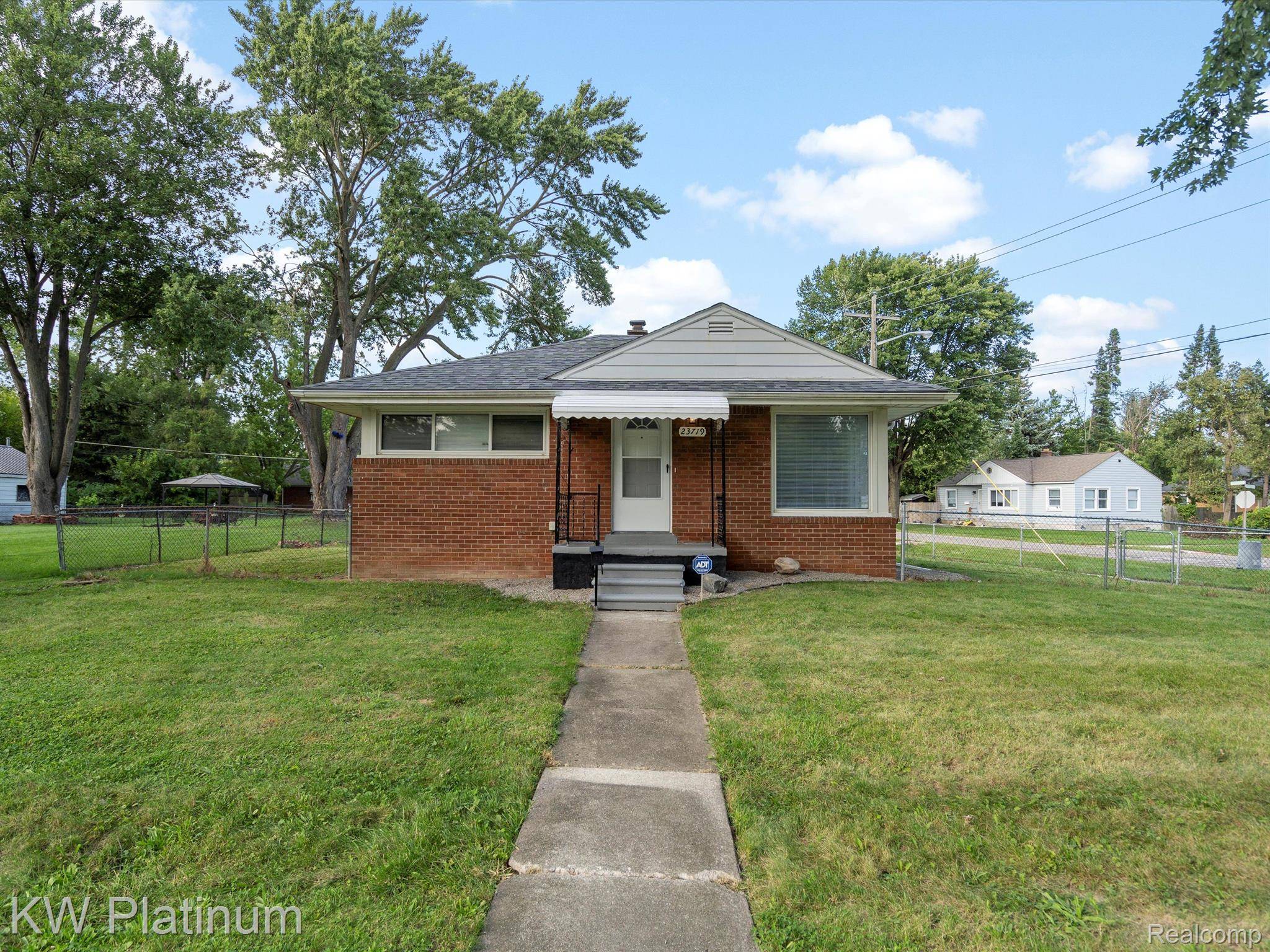 Clinton Township, MI 48036,23719 CARLINGTON ST