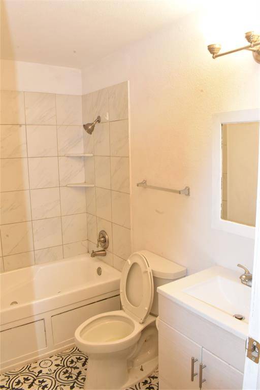 Fort Worth, TX 76112,6040 Prothrow Street