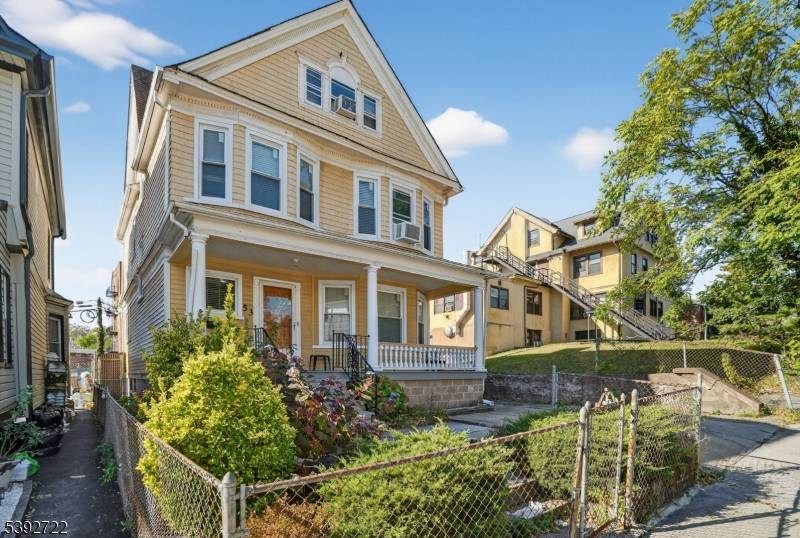 East Orange City, NJ 07018,53 Wilcox Ave