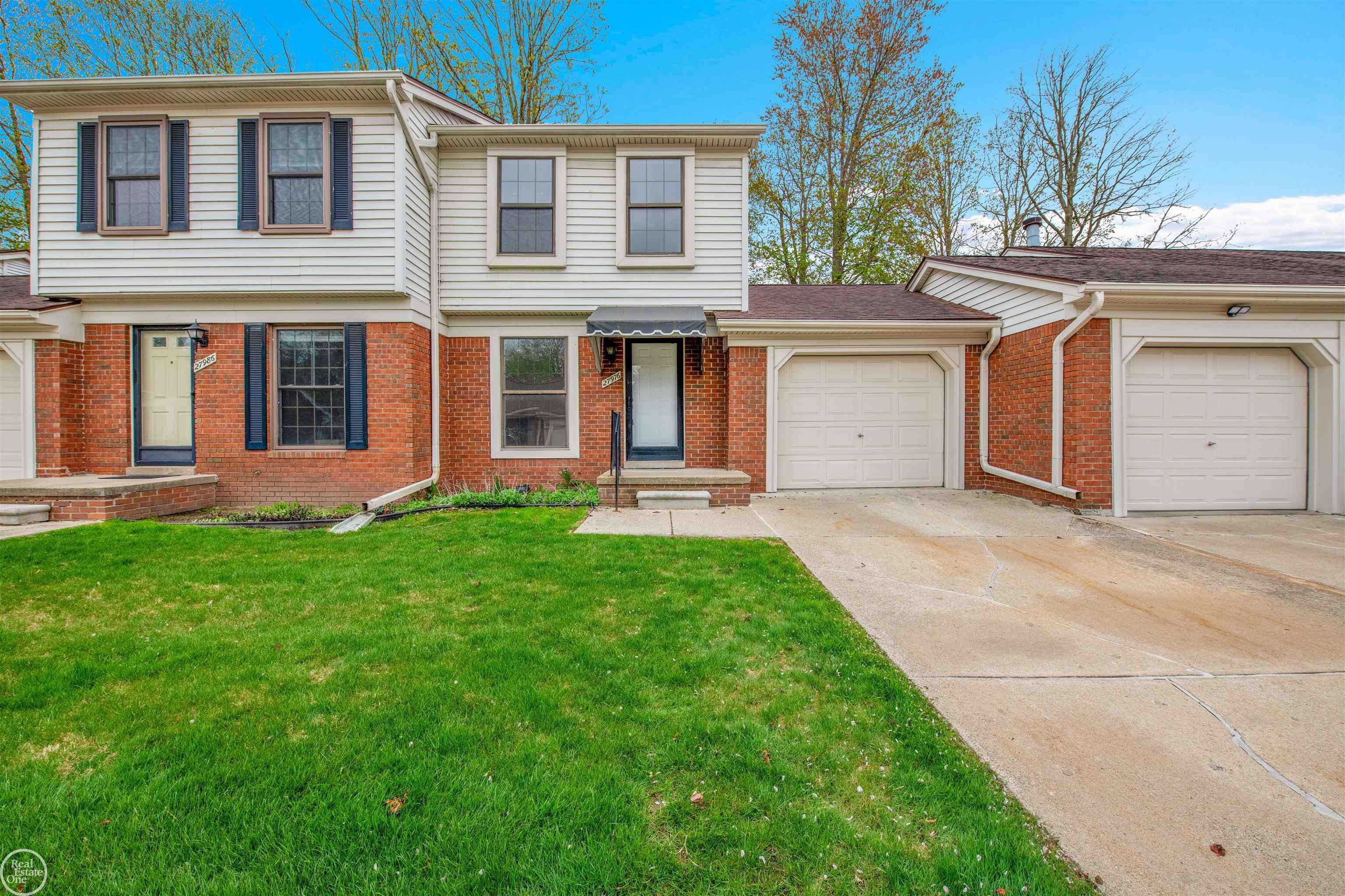 Harrison Twp, MI 48045,27976 Thorntree DR