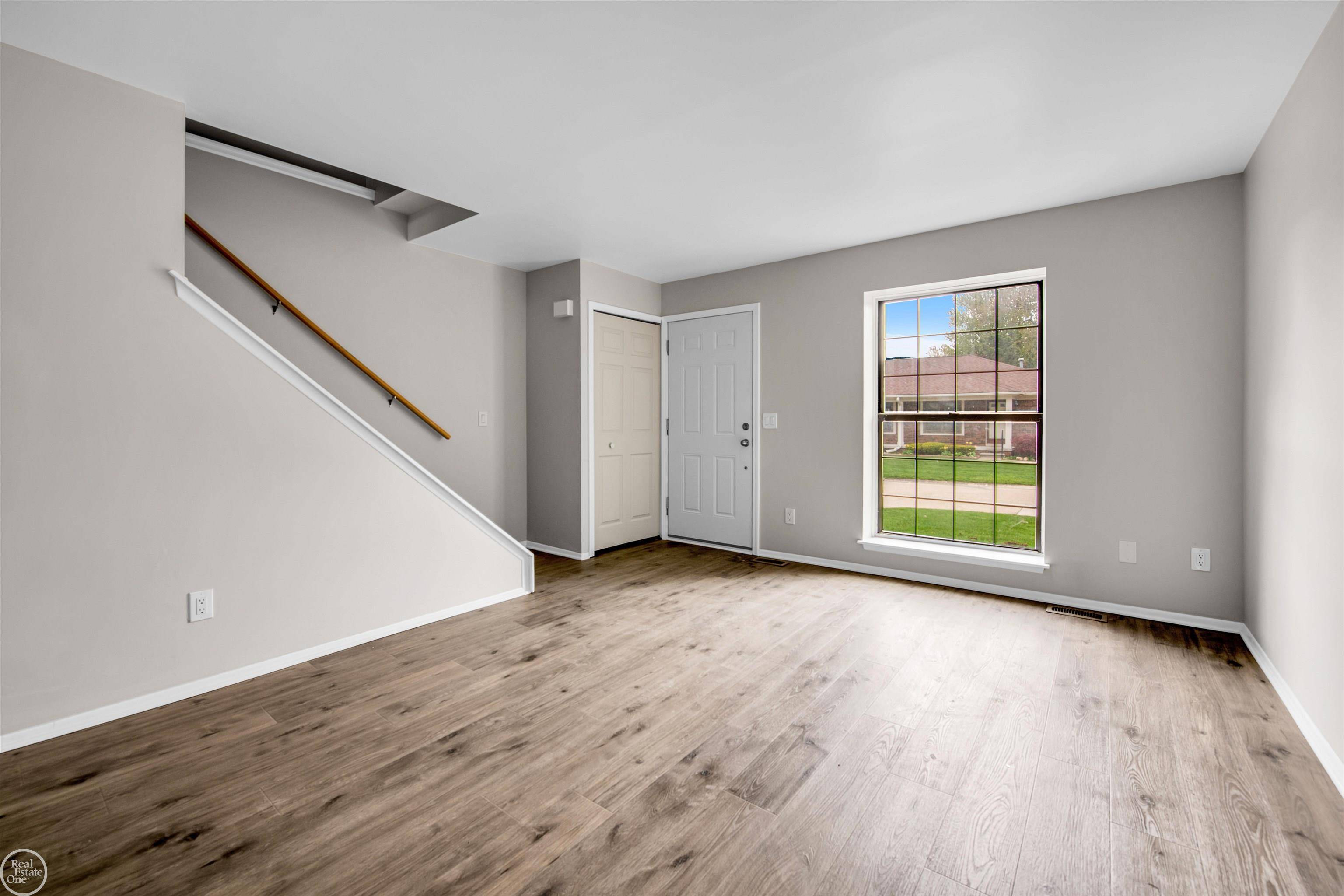 Harrison Twp, MI 48045,27976 Thorntree DR