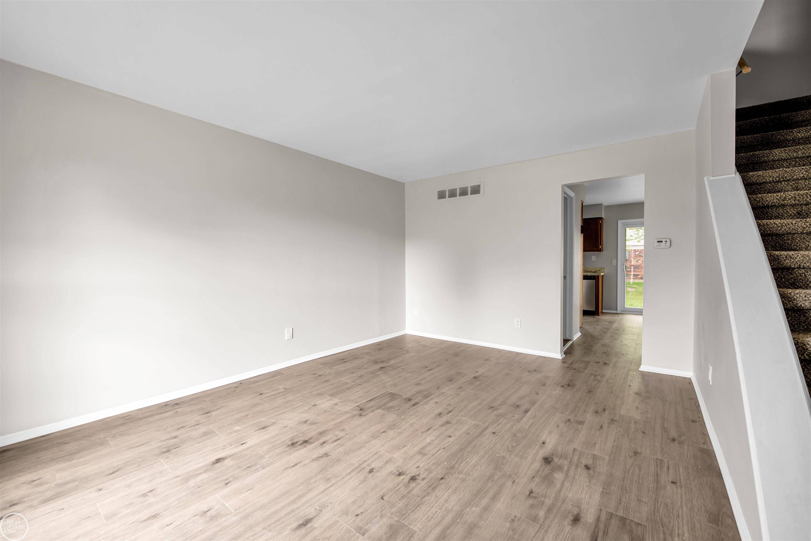 Harrison Twp, MI 48045,27976 Thorntree DR