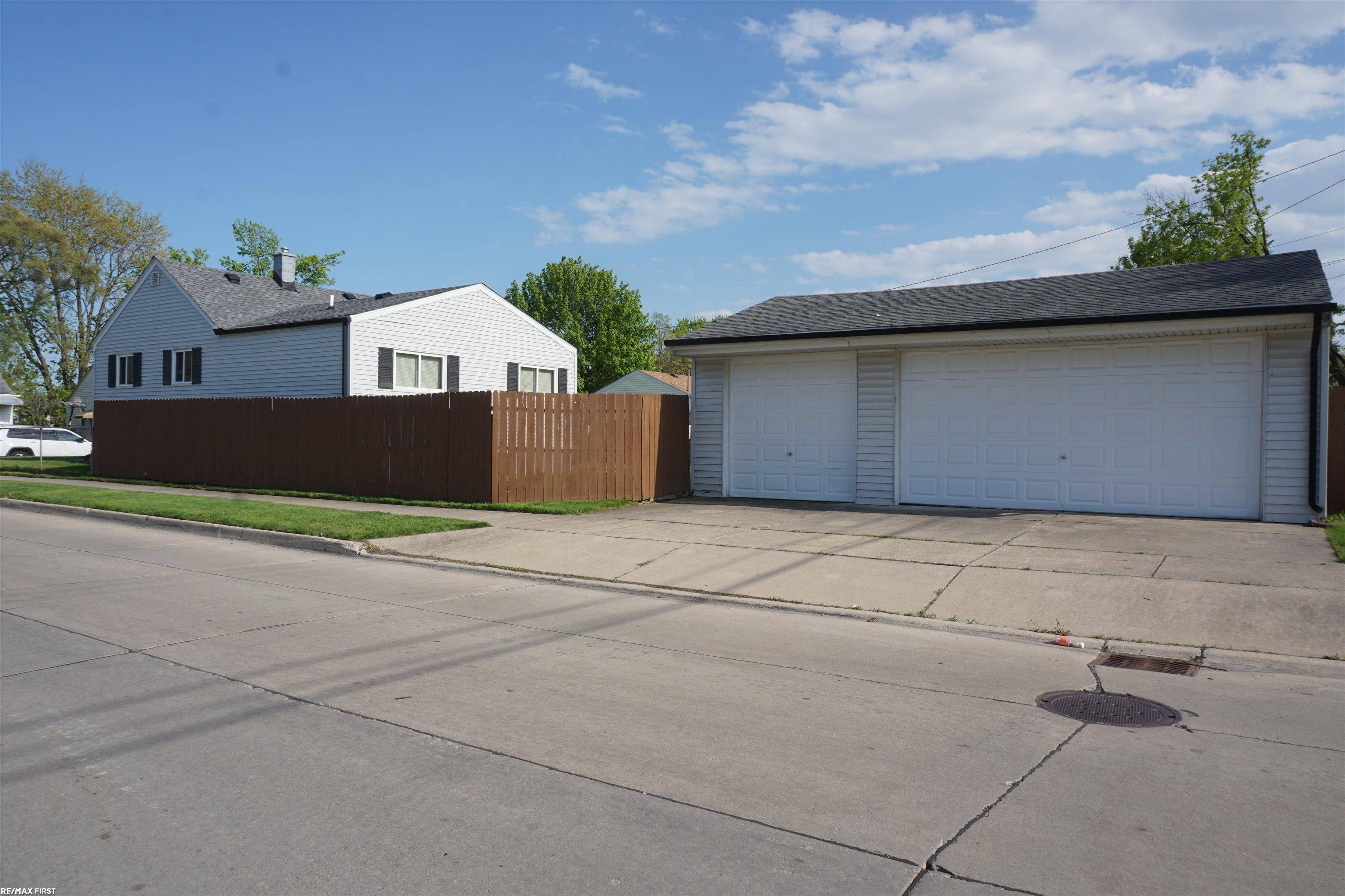 Roseville, MI 48066,25527 Fern ST