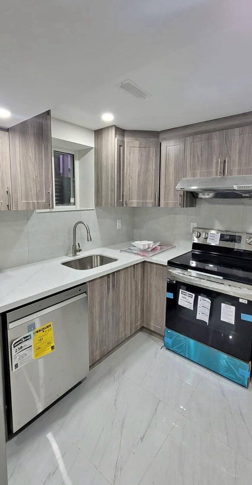 Brampton, ON L6X 5K1,28 Prestige CT #BSMT