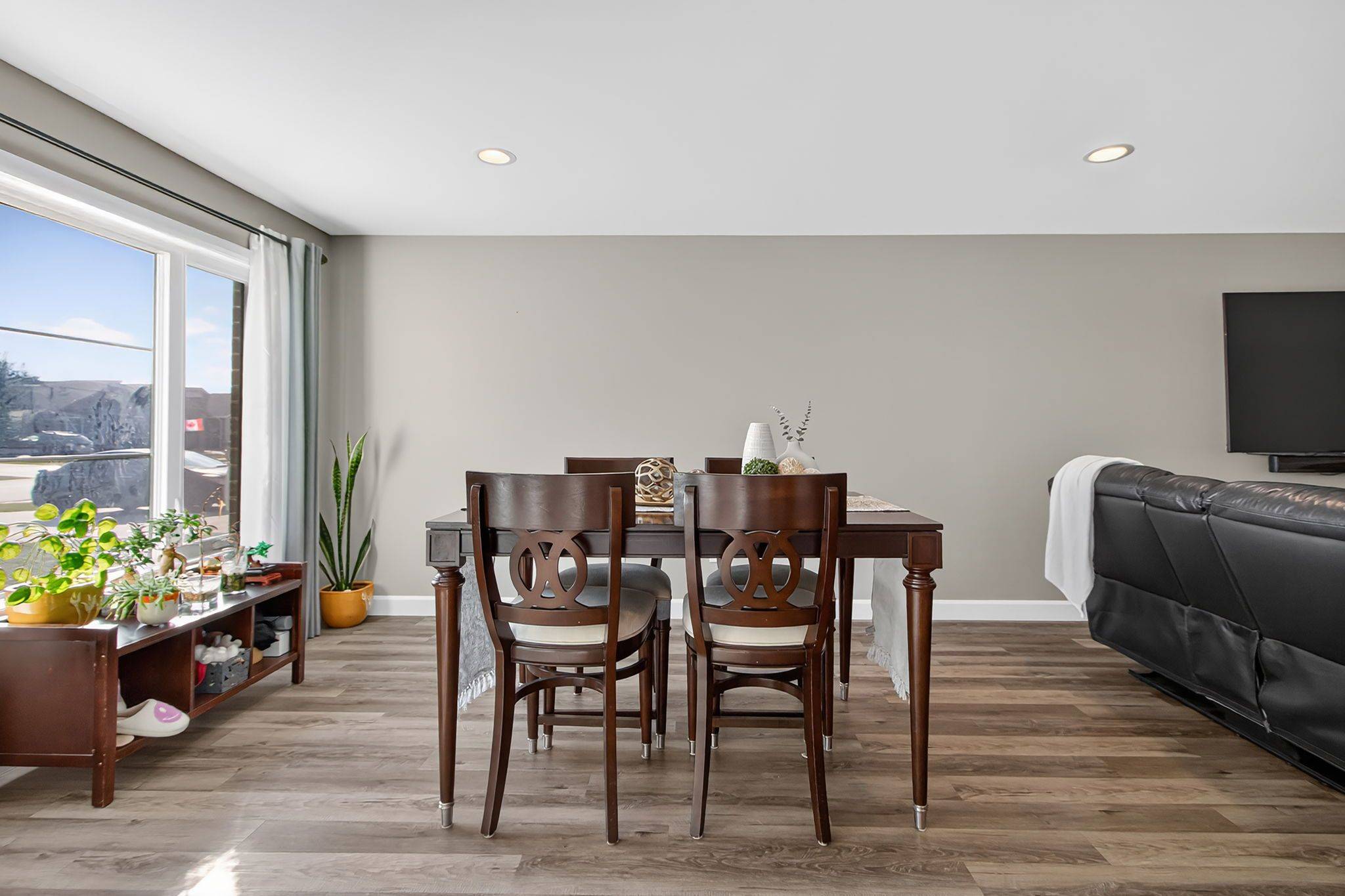 Chatham-kent, ON N7M 0S2,110 Moonstone CRES