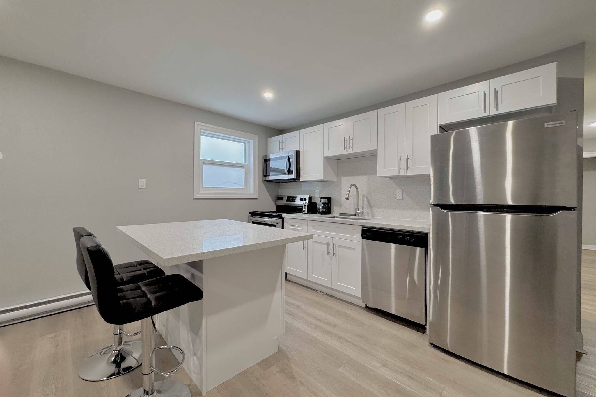 London South, ON N5Z 3T1,100 King Edward AVE #2