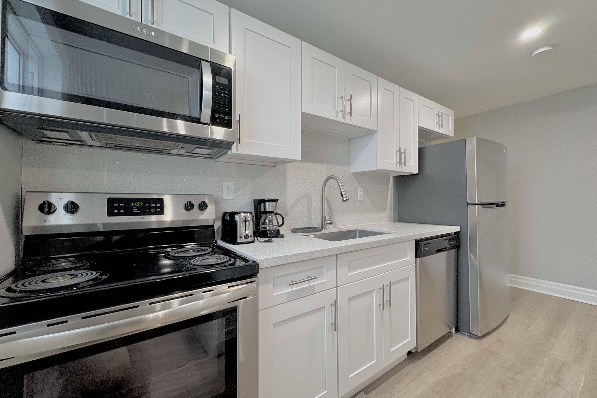 London South, ON N5Z 3T1,100 King Edward AVE #2