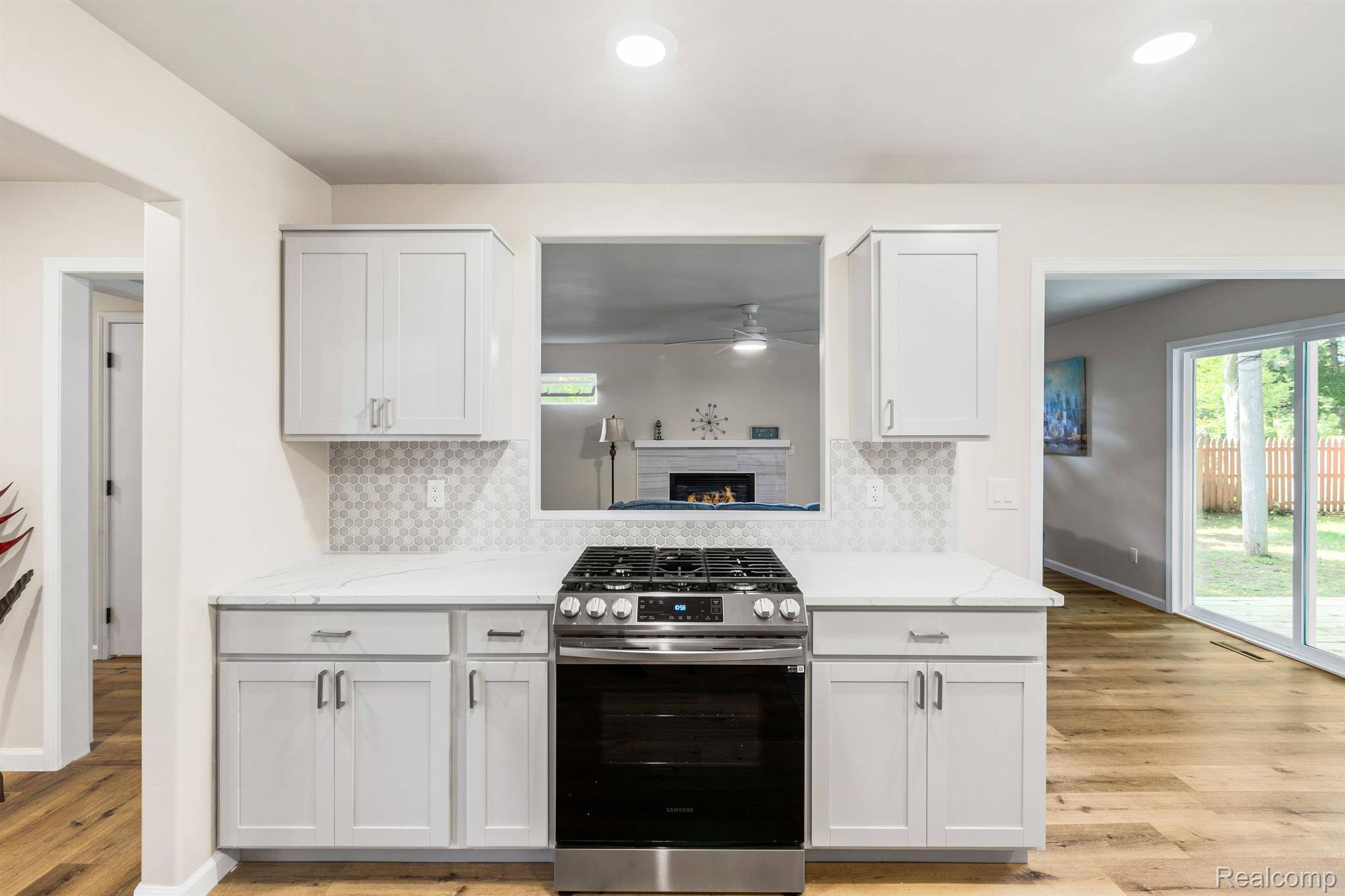 Fort Gratiot, MI 48059,5569 LAKESHORE RD