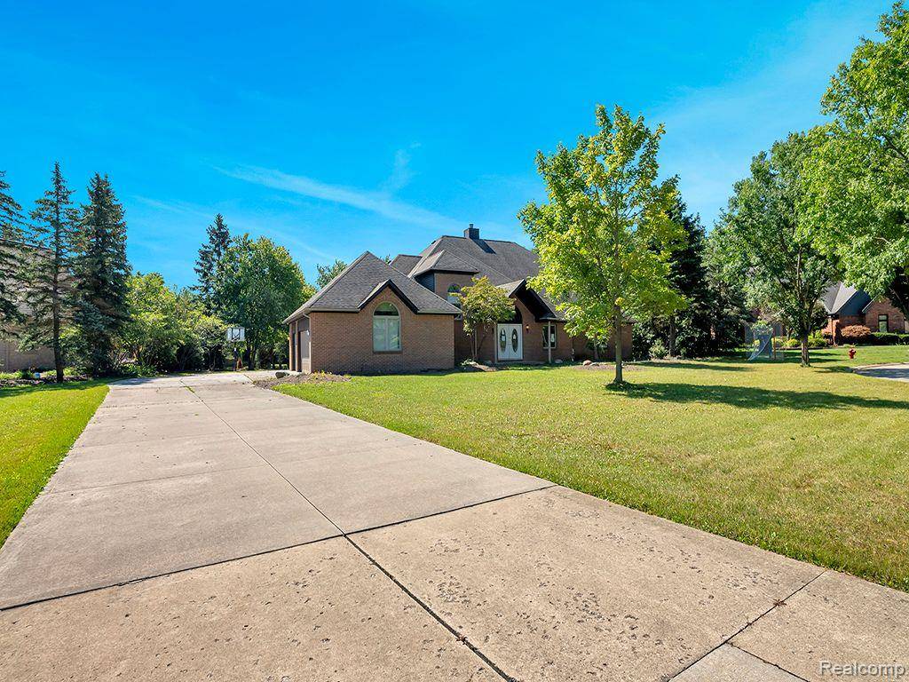 Novi, MI 48374,22463 NORFOLK CT