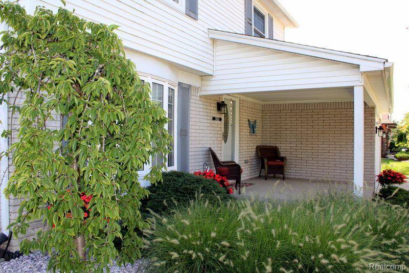 Woodhaven, MI 48183,24553 COLONIAL DR