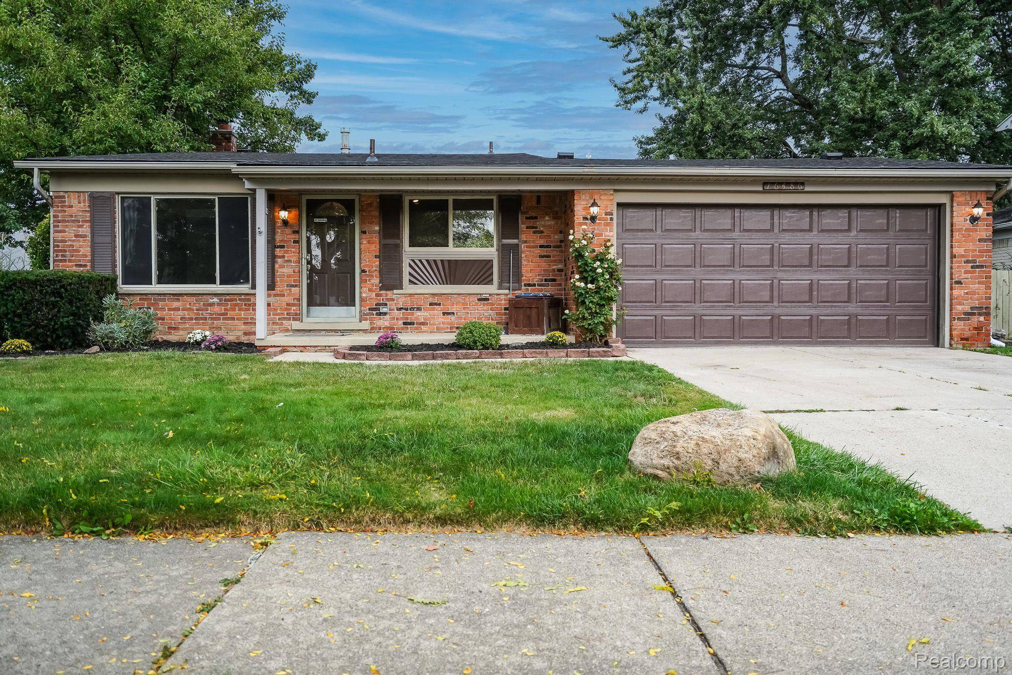 Woodhaven, MI 48183,16486 TRUWOOD ST