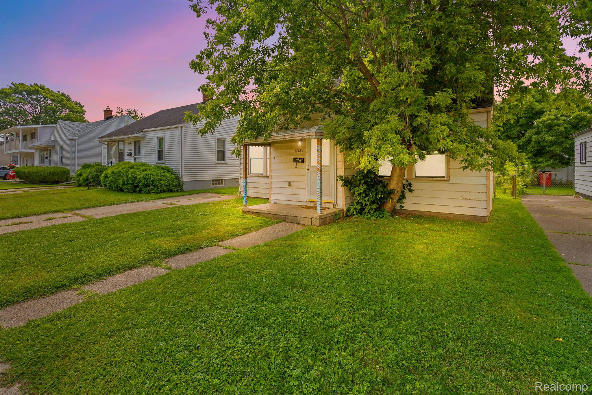 Roseville, MI 48066,17484 LOWELL ST