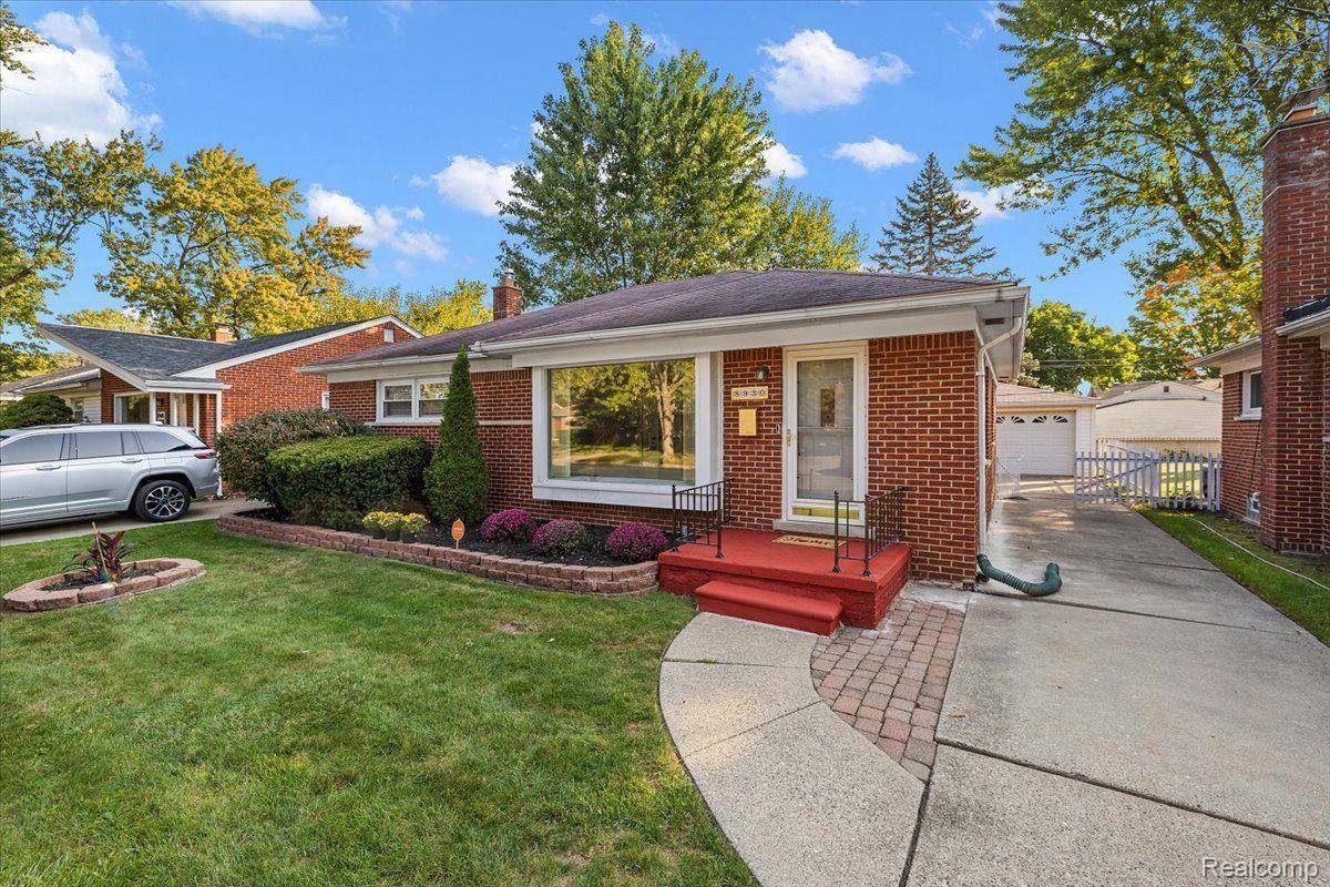 Redford, MI 48239,8930 BRADY