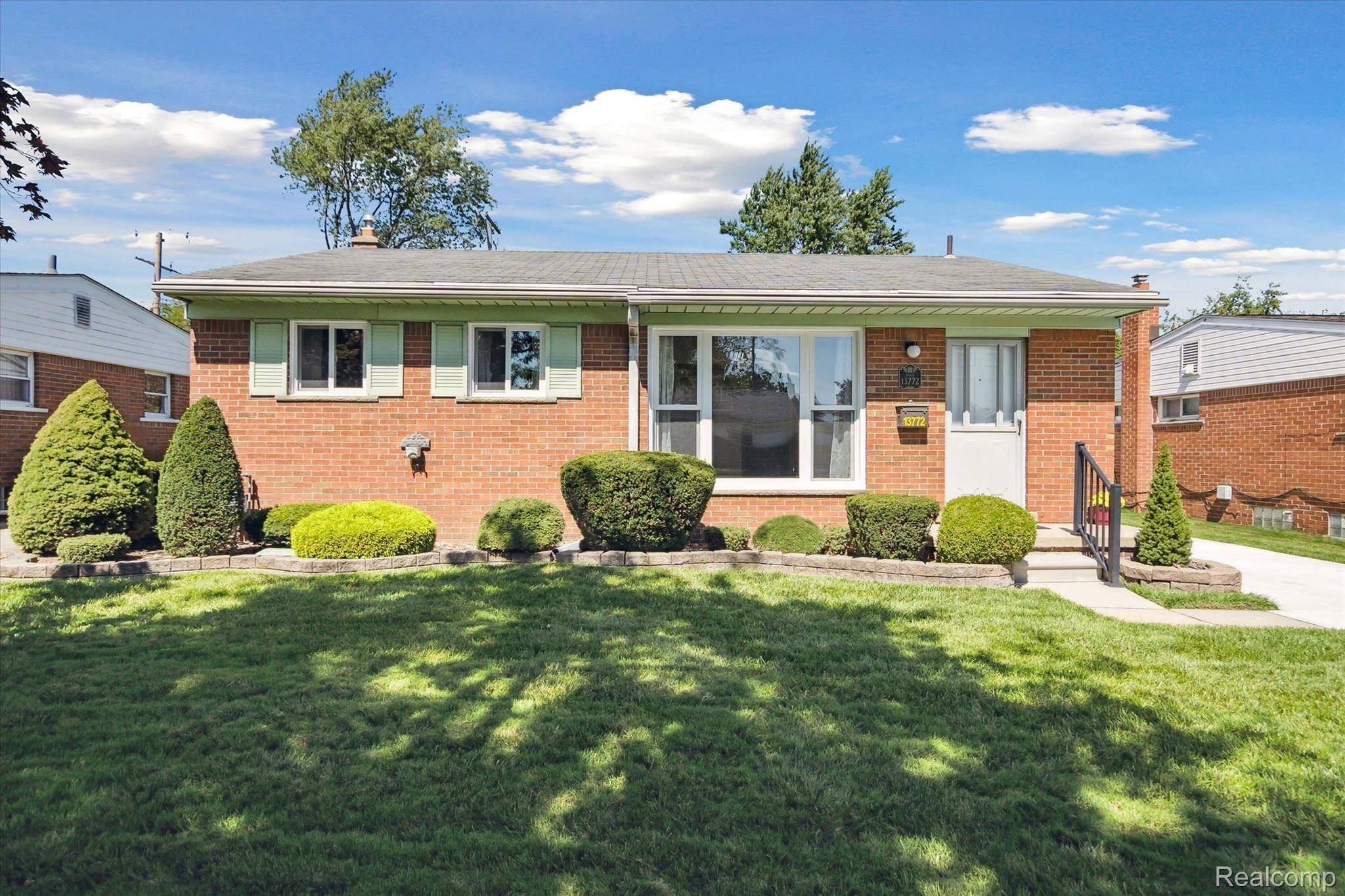 Southgate, MI 48195,13772 PEACH ST