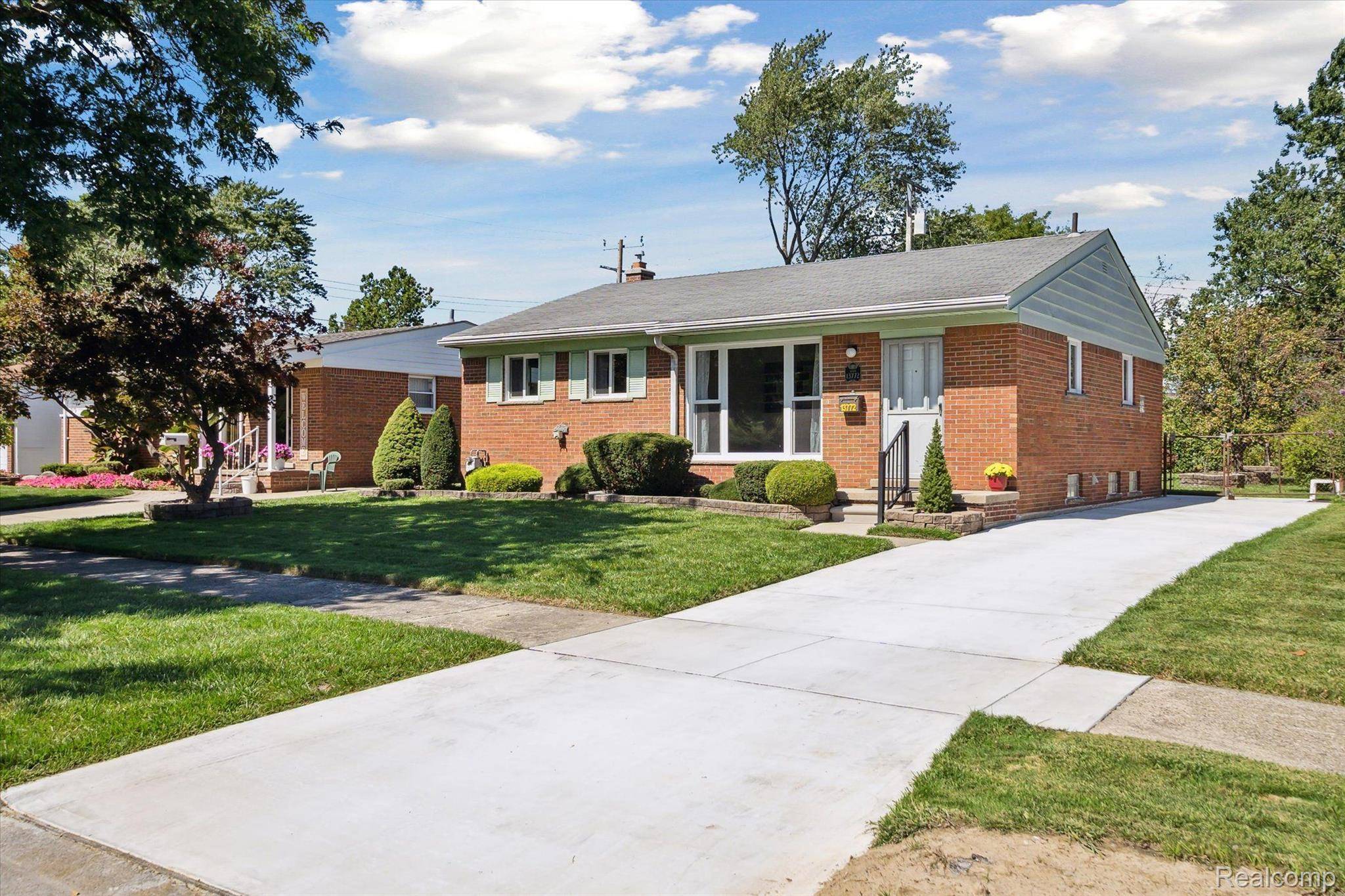 Southgate, MI 48195,13772 PEACH ST