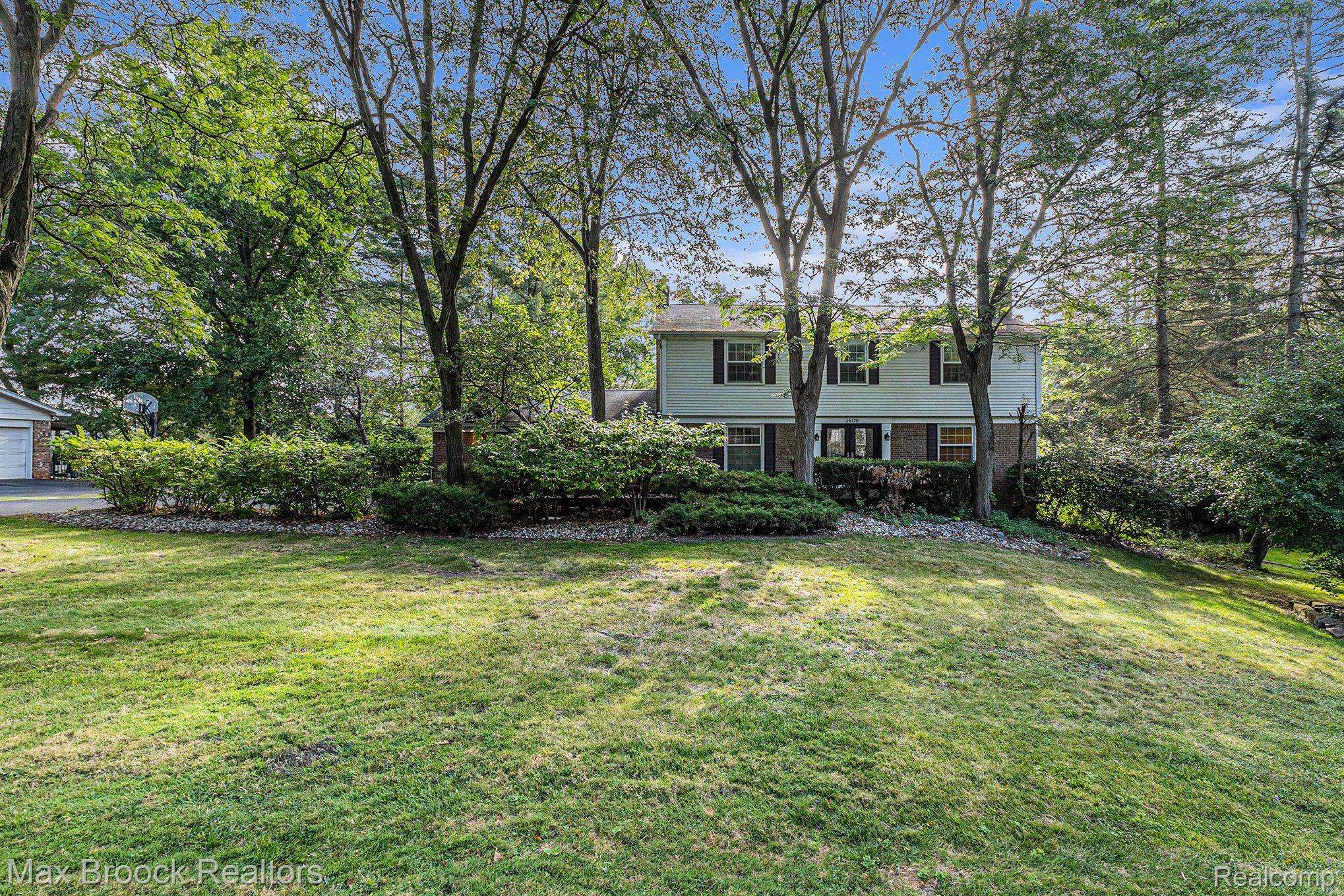 Bloomfield Hills, MI 48302,3609 LARKWOOD