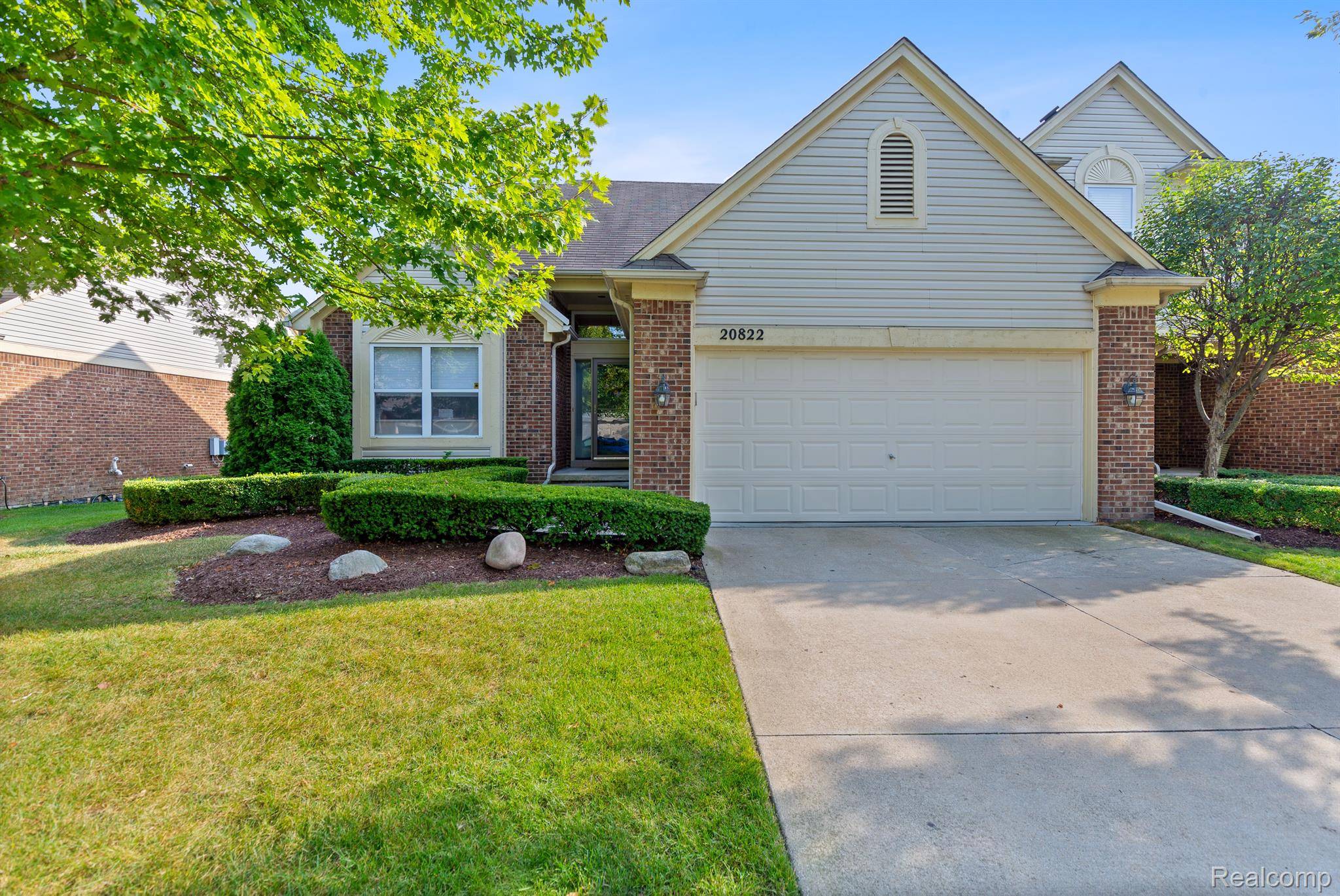 Macomb, MI 48044,20822 SLEEPY HOLLOW DR