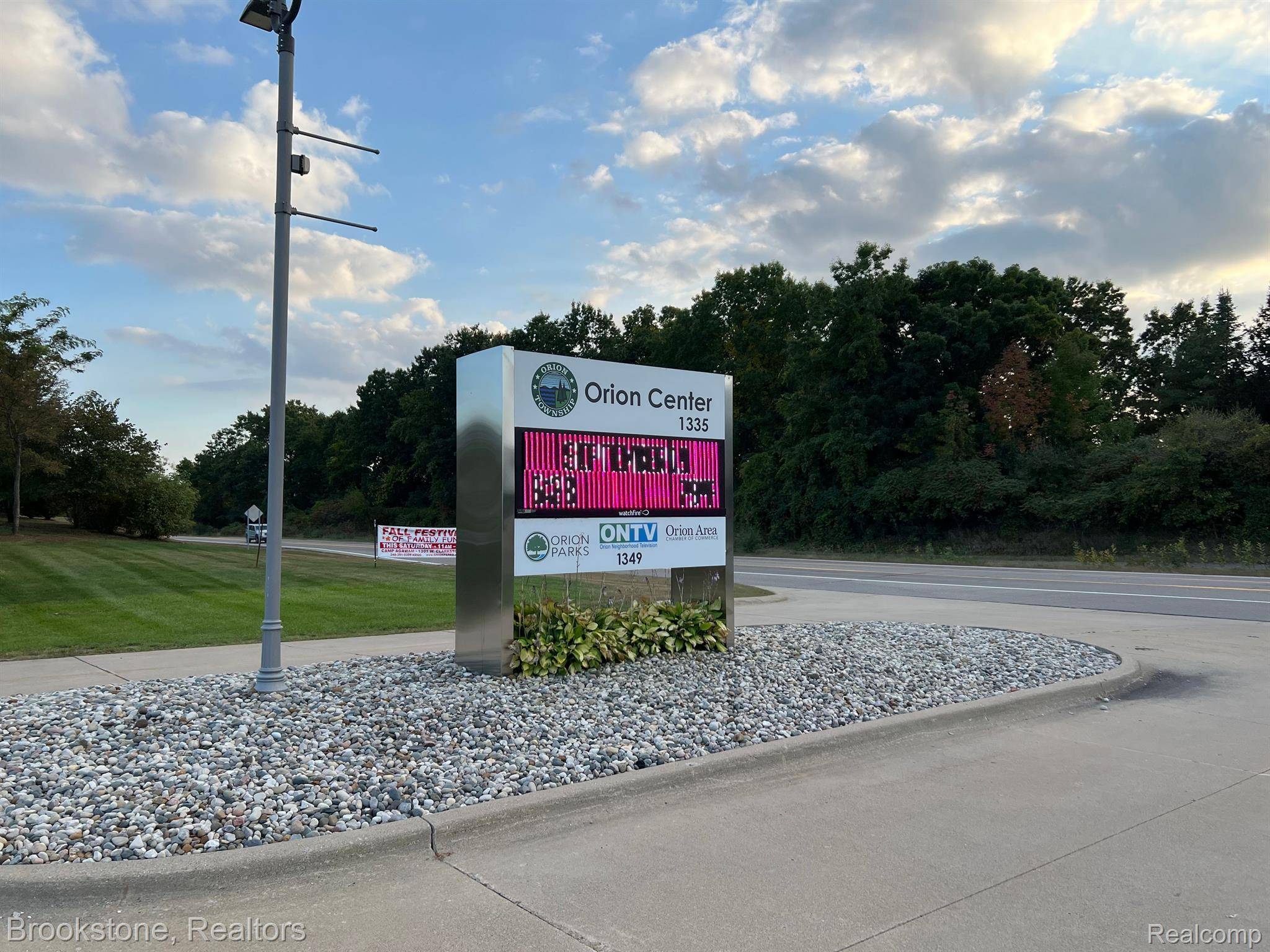 Lake Orion, MI 48362,2205 Cole RD