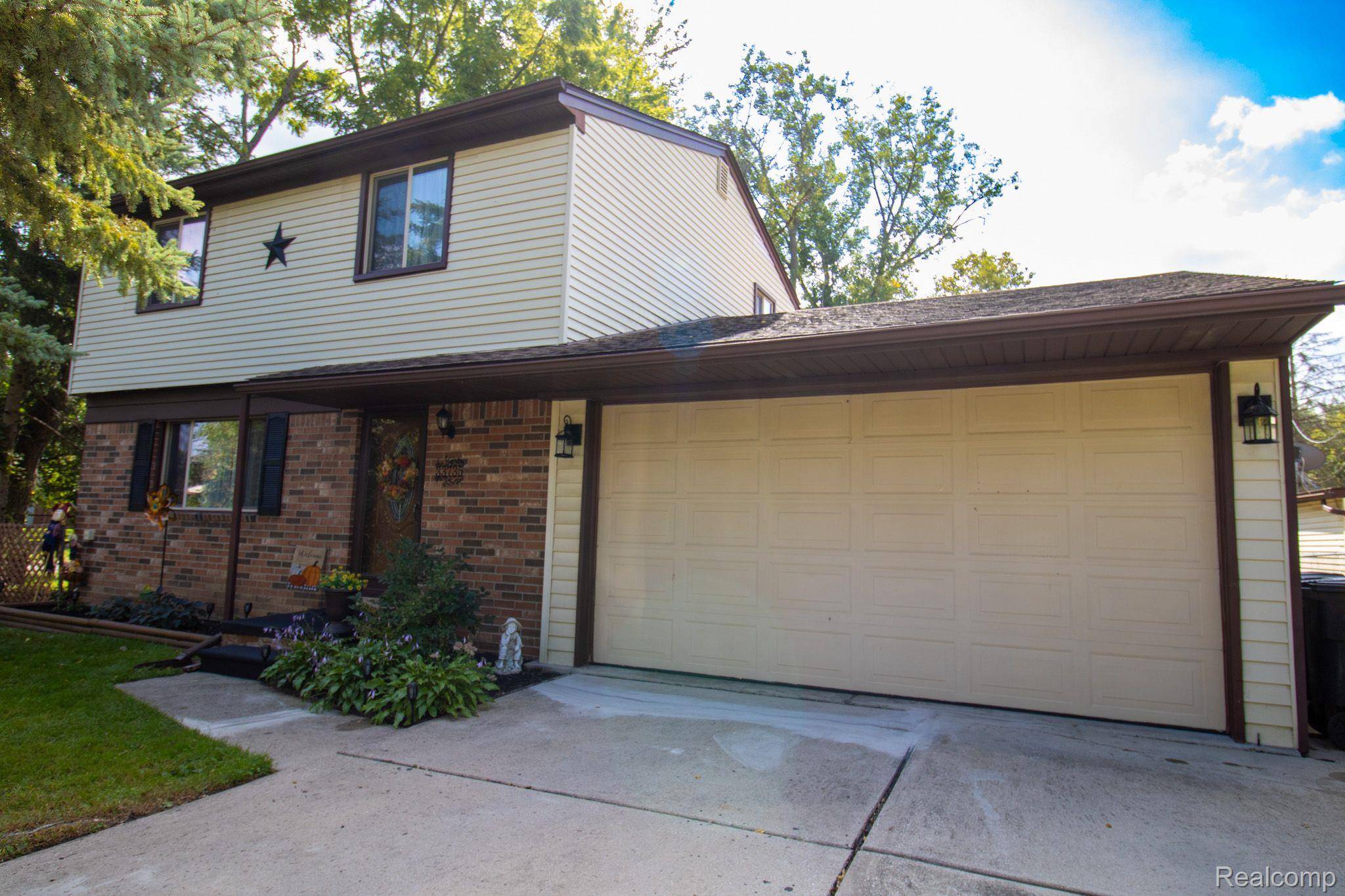 Westland, MI 48186,33735 SOMERSET ST