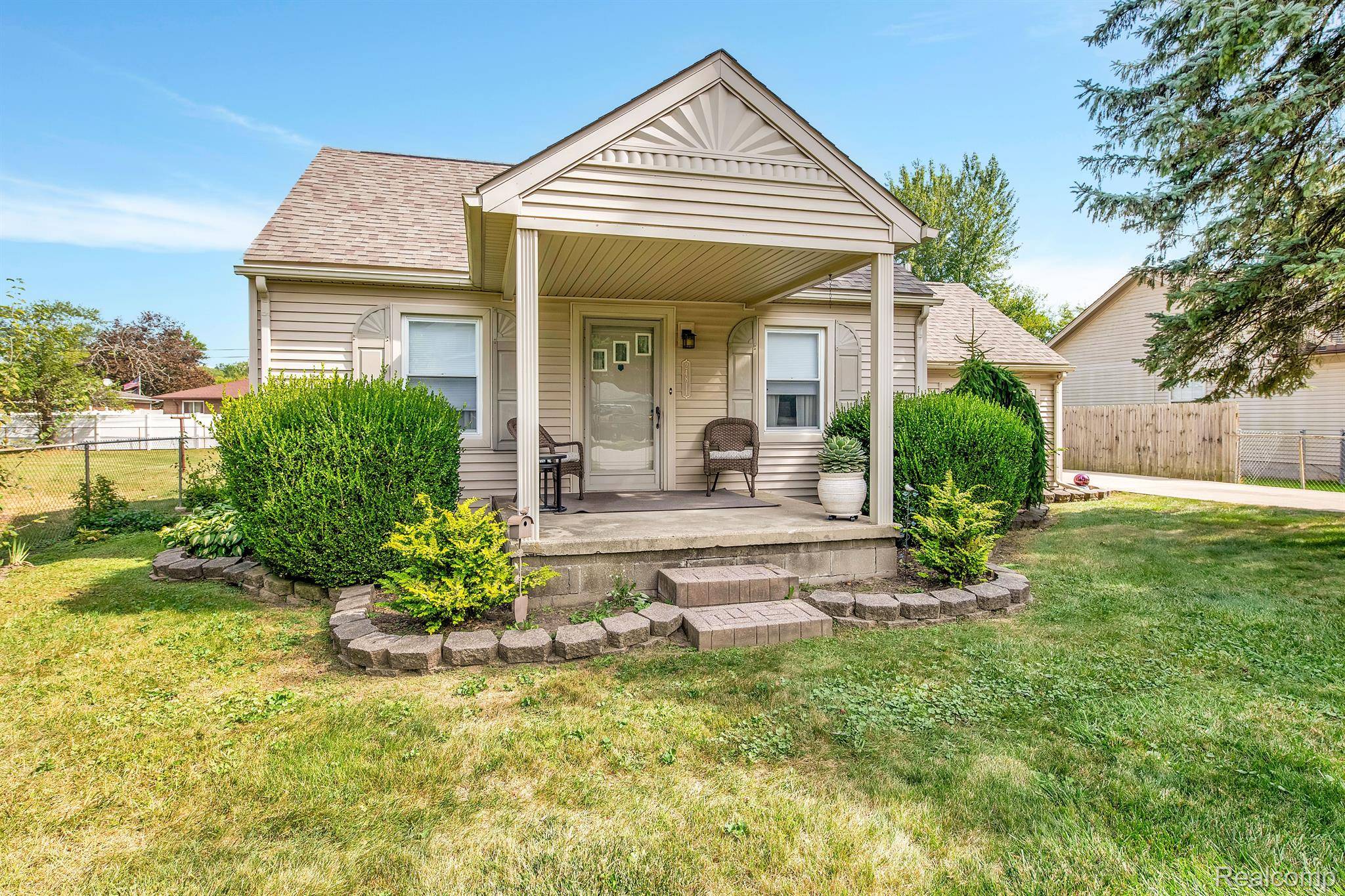 Flat Rock, MI 48134,24811 WOODLAND DR