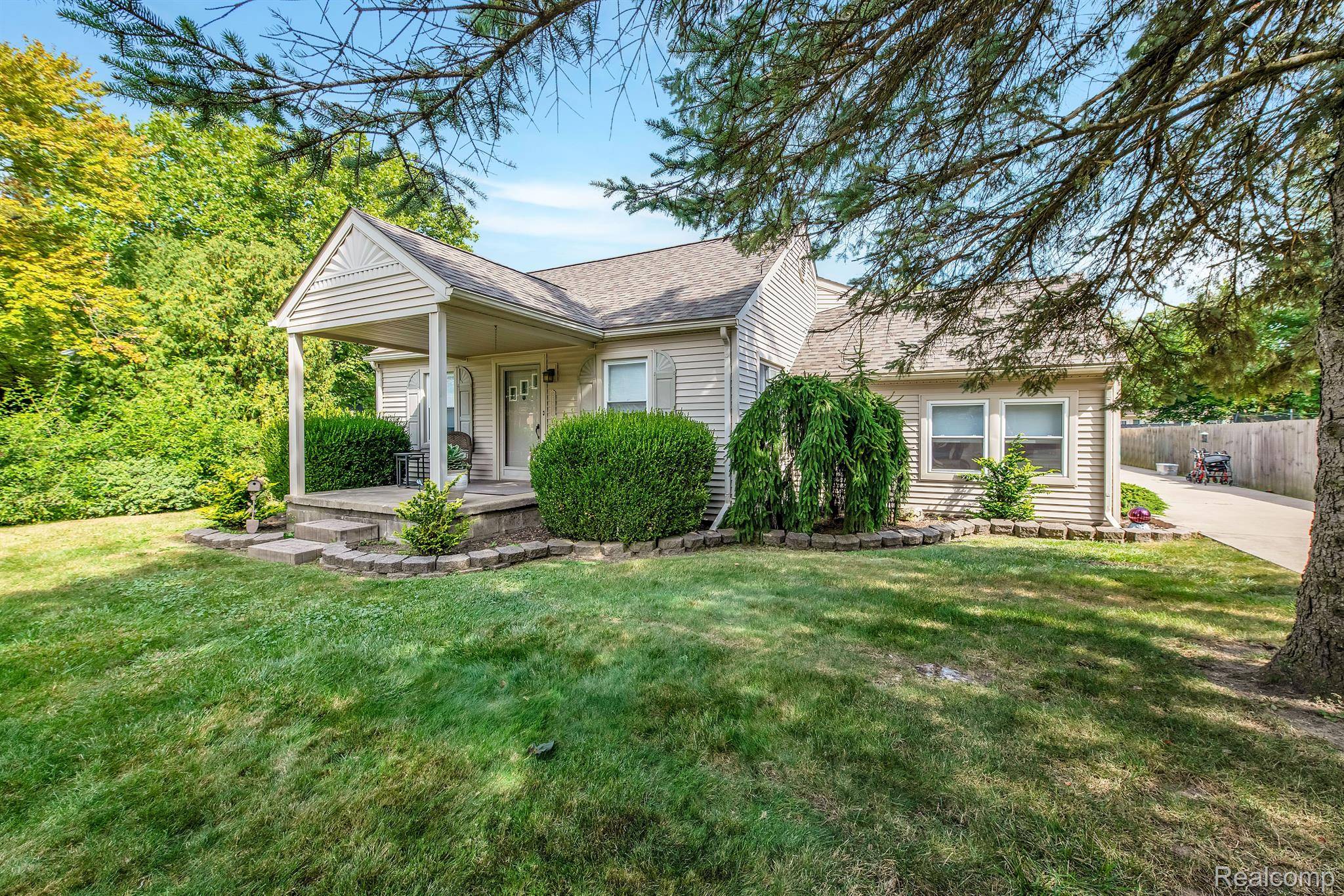 Flat Rock, MI 48134,24811 WOODLAND DR