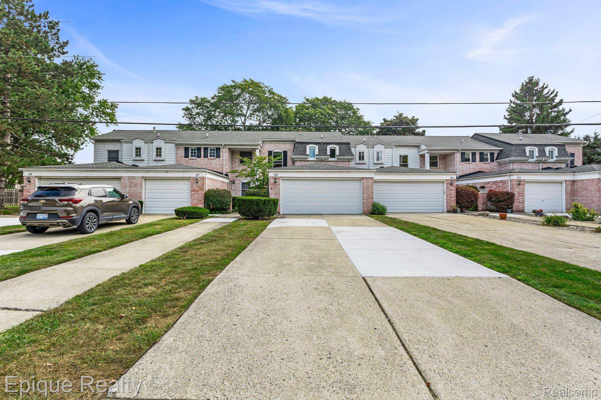 Rochester Hills, MI 48309,119 CANTERBURY TRAIL DR #1