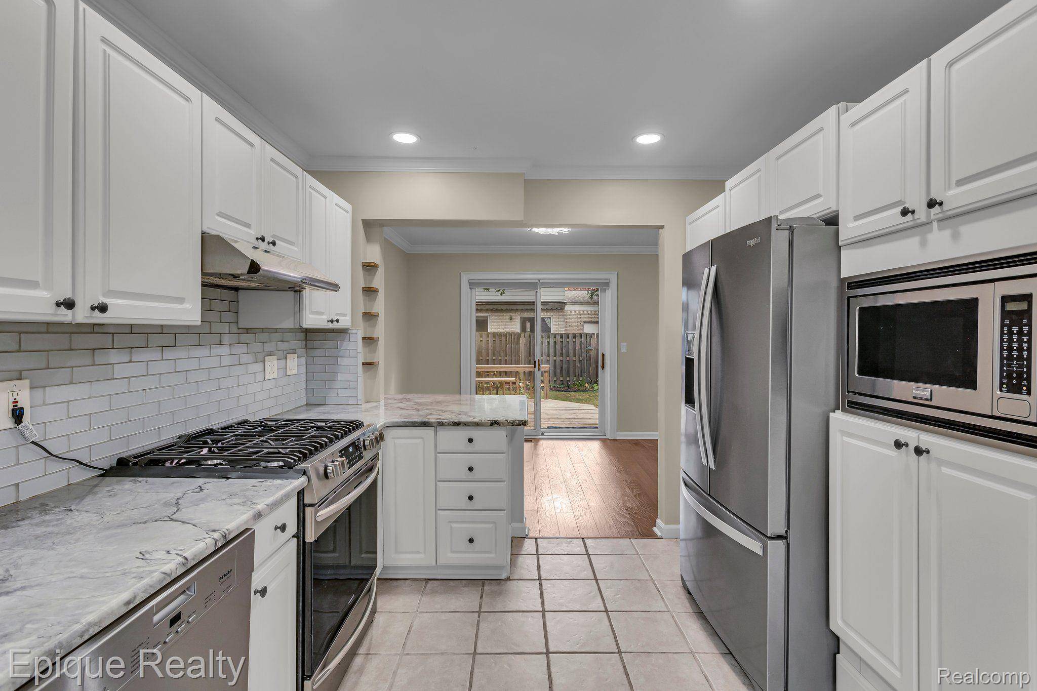 Rochester Hills, MI 48309,119 CANTERBURY TRAIL DR #1