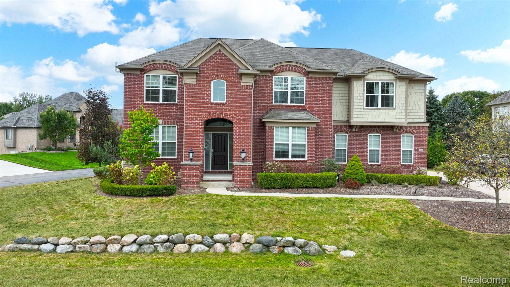 Lake Orion, MI 48362,204 GREENAN LN
